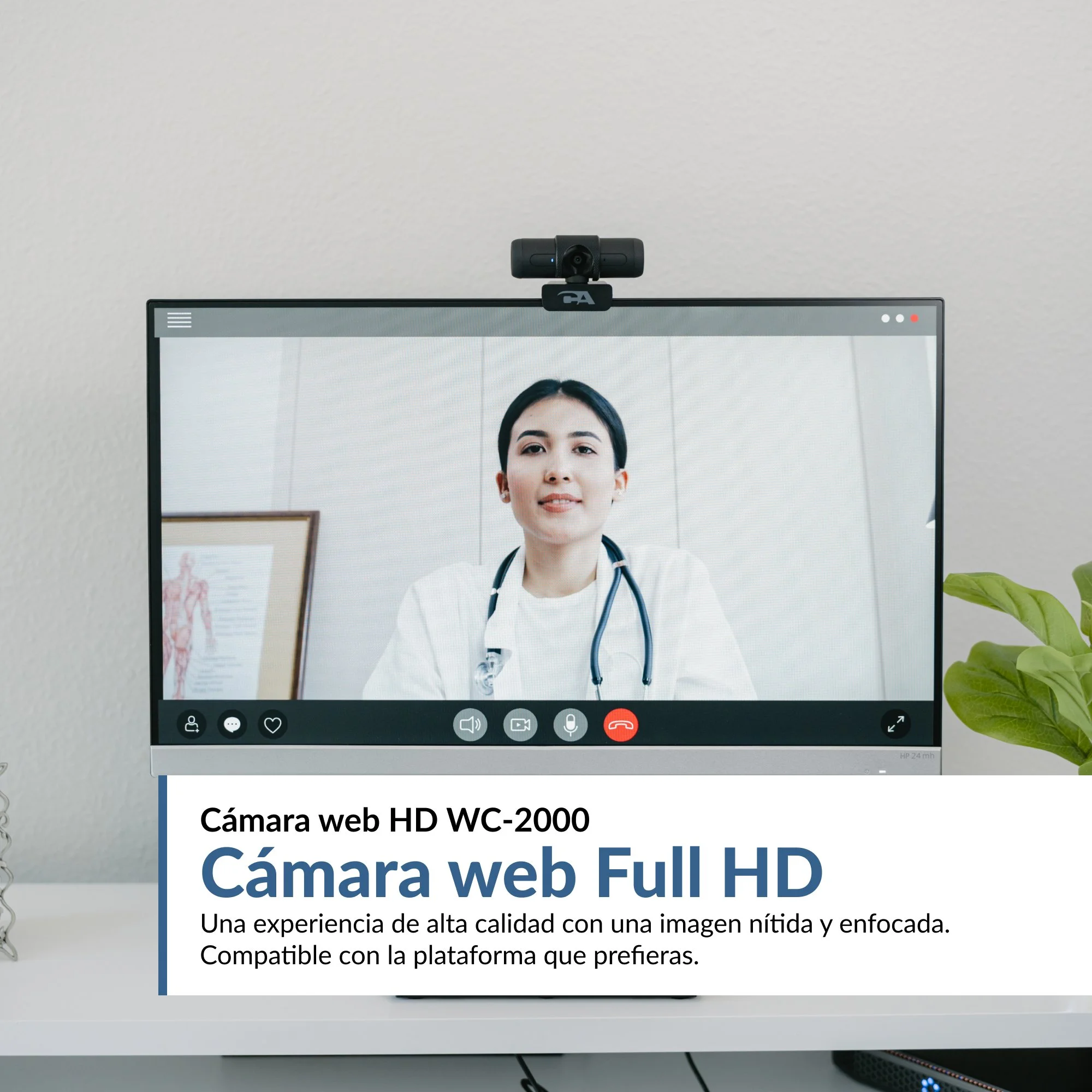 Cámara web HD WC-2000 en uso durante una videollamada en un monitor, mostrando imagen nítida y enfocada
