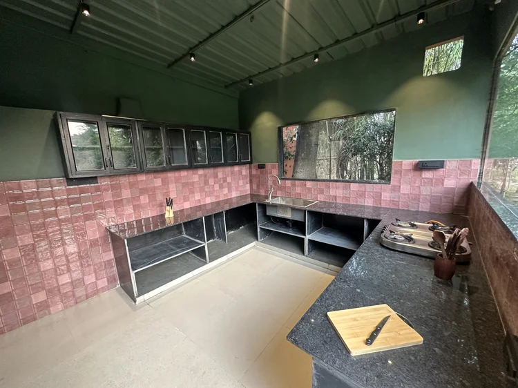 Guest kitchen