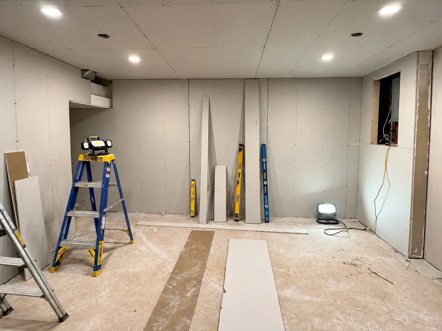Drywall repair and installation services in Toronto