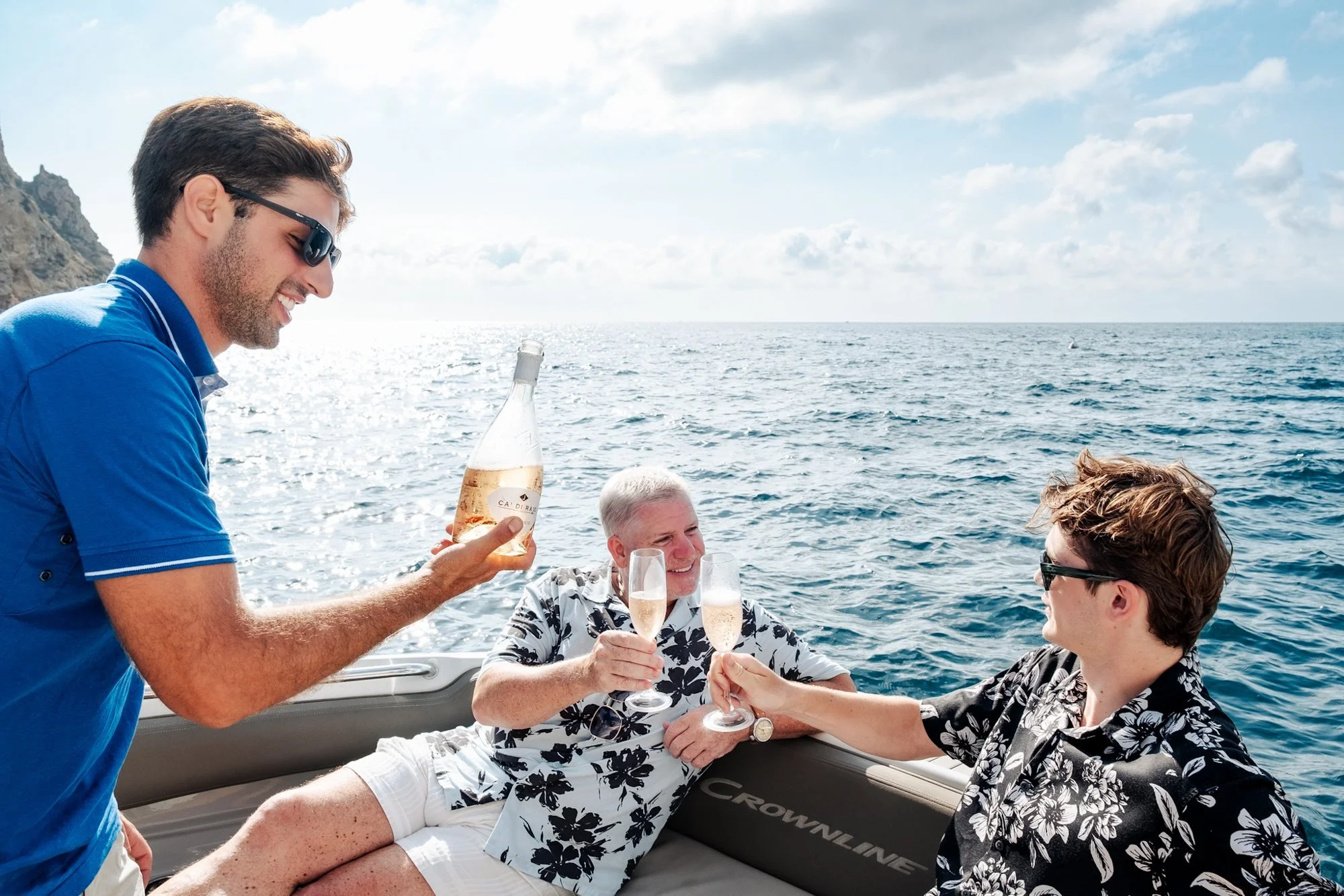 Brindis en alta mar