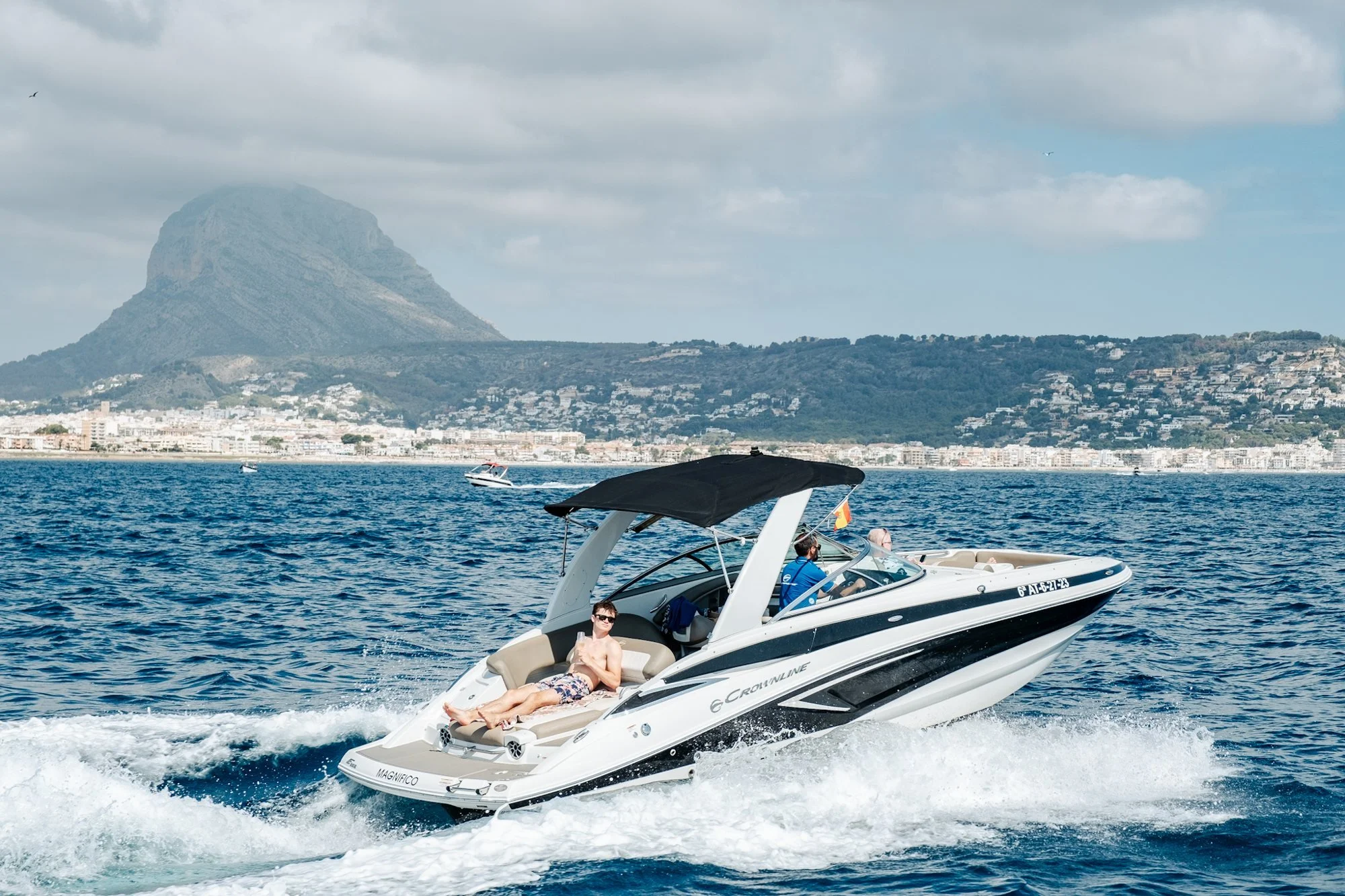 Crownline en la bahía de Dénia