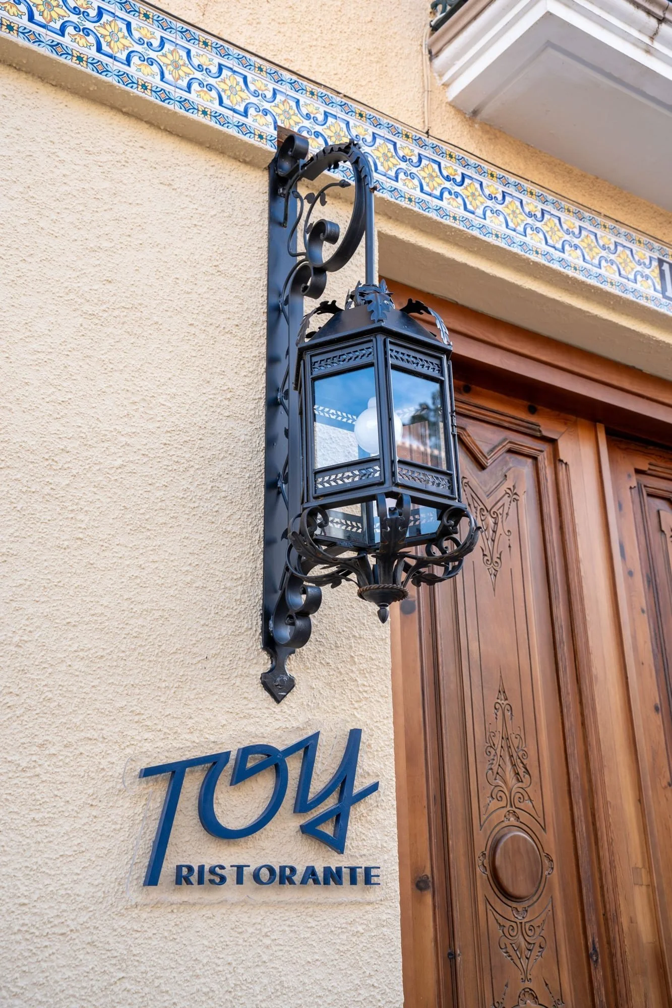 Entrada de TOY Ristorante
