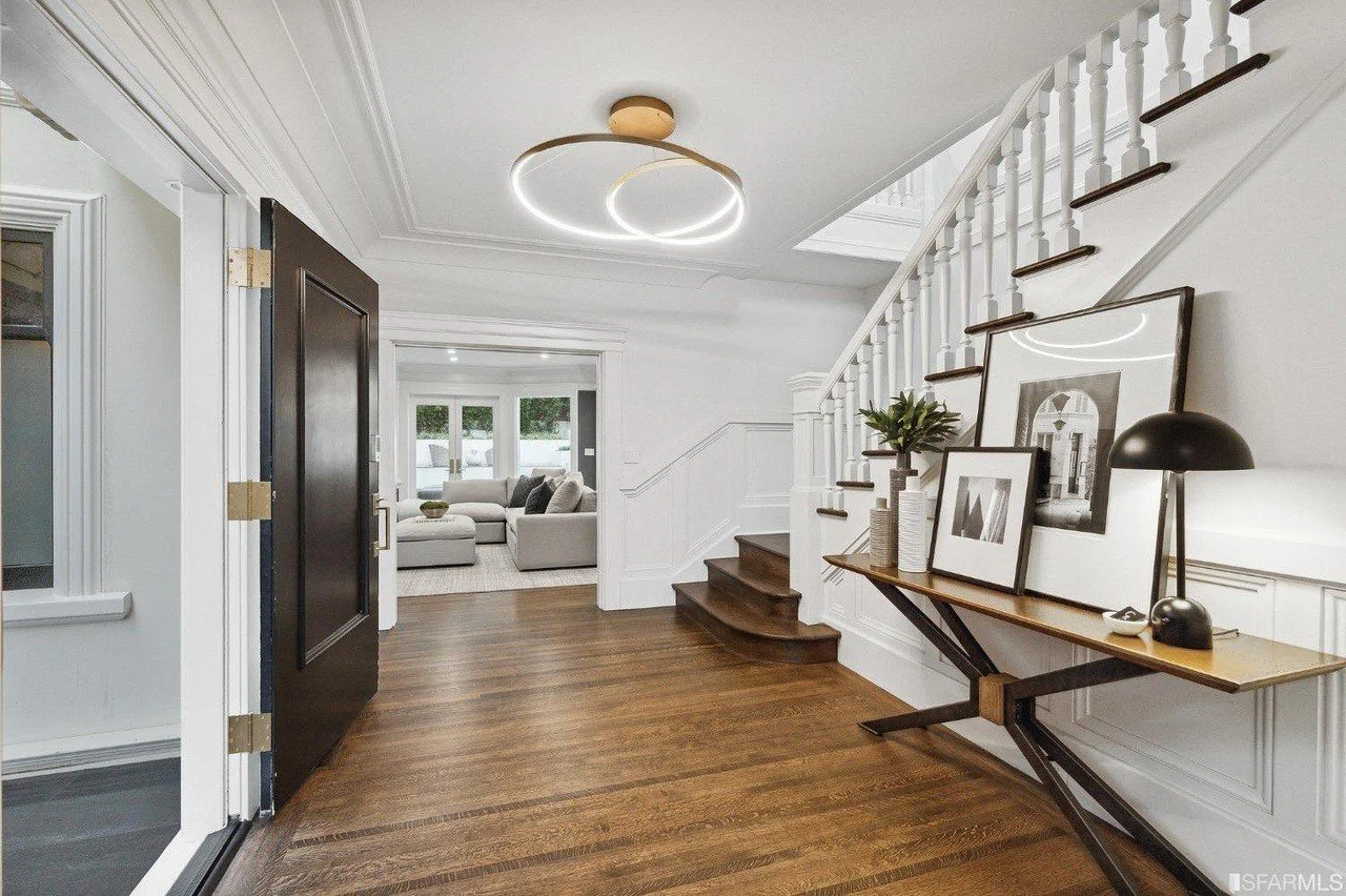 Entry staircase with traditional balusters