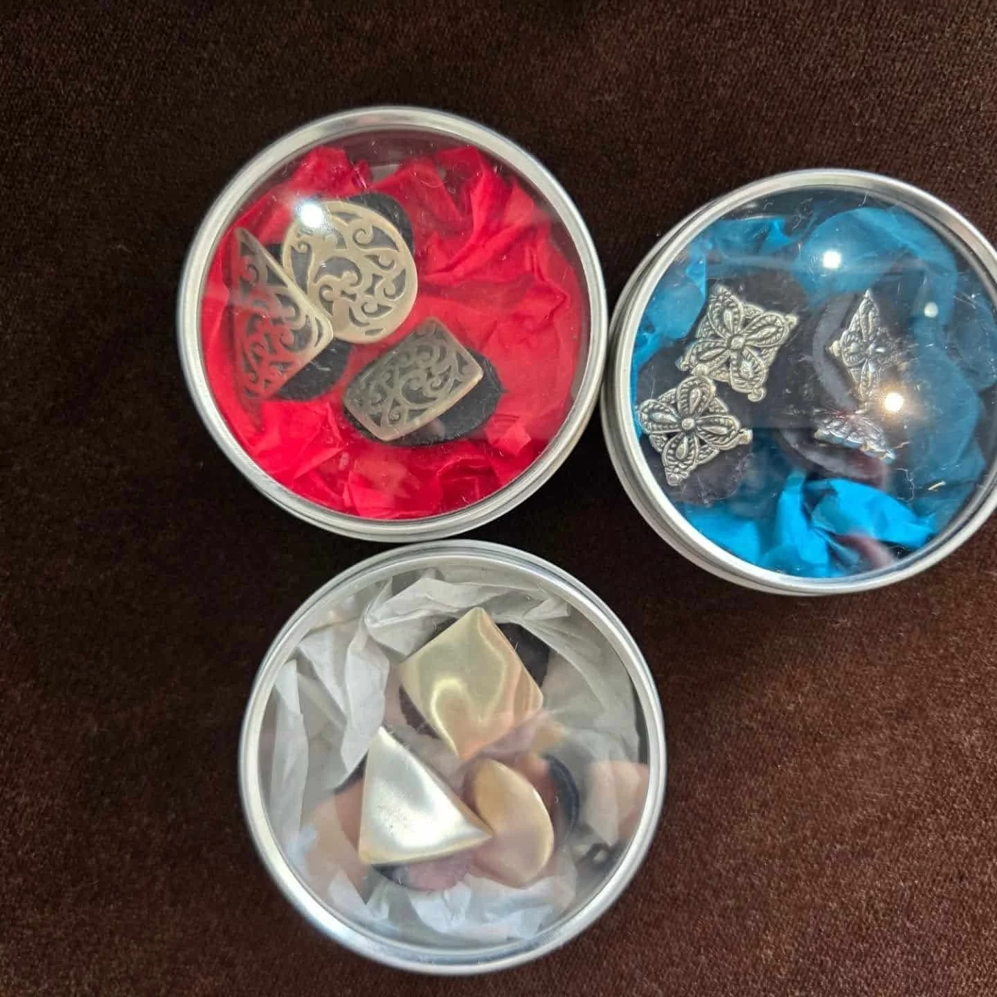 Decorative metal stitch markers and notions in tins at AriYARN