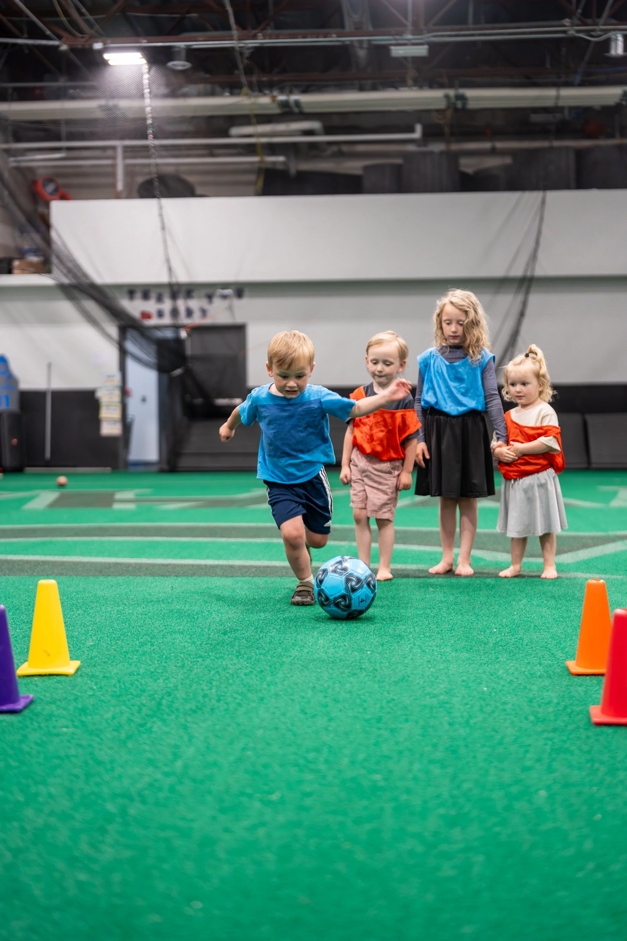 Kids playing a sports and agility game at MØDE
