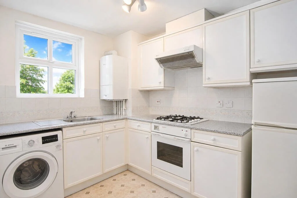 Separate fitted kitchen at Pippins Court