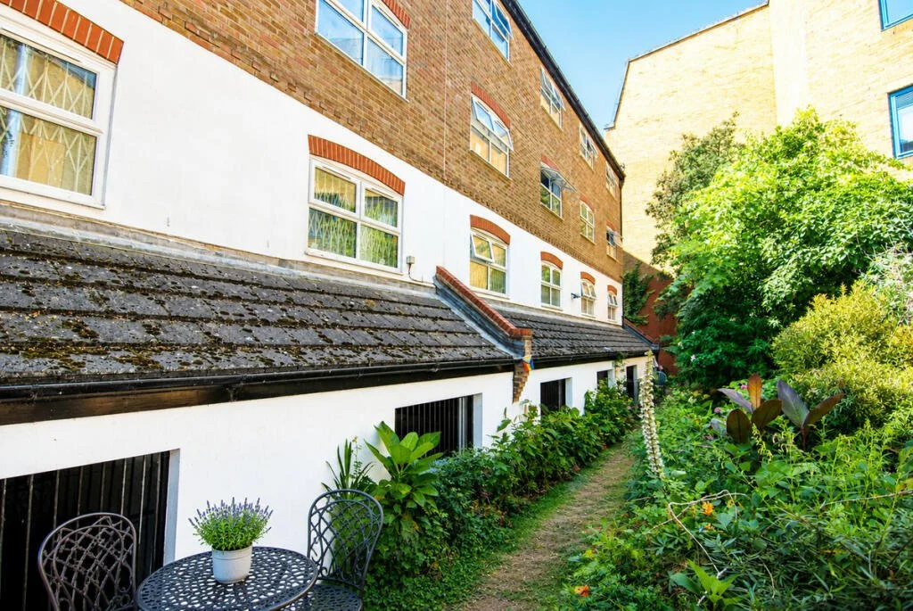 Communal garden at Pippins Court
