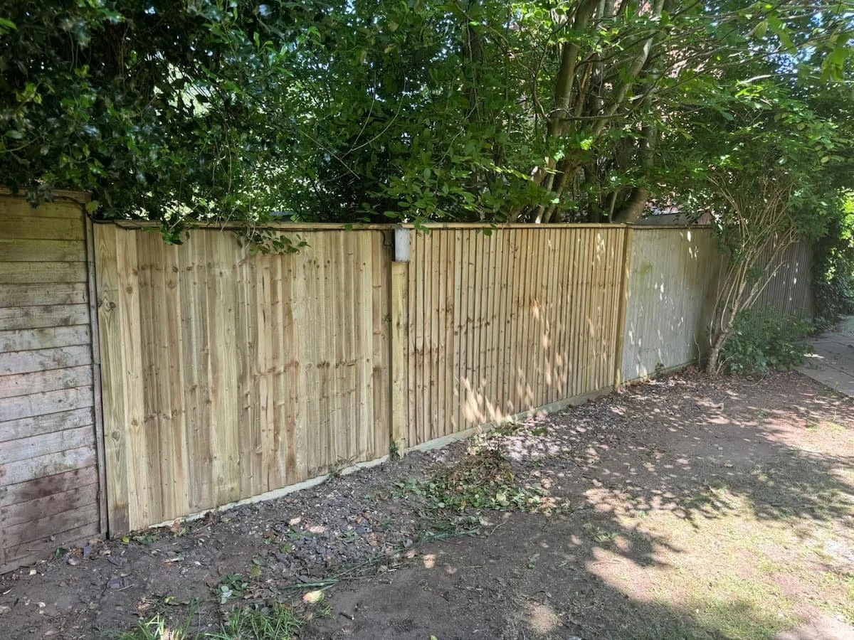 New fencing installation completed by BWL Construction in Farnham, Surrey