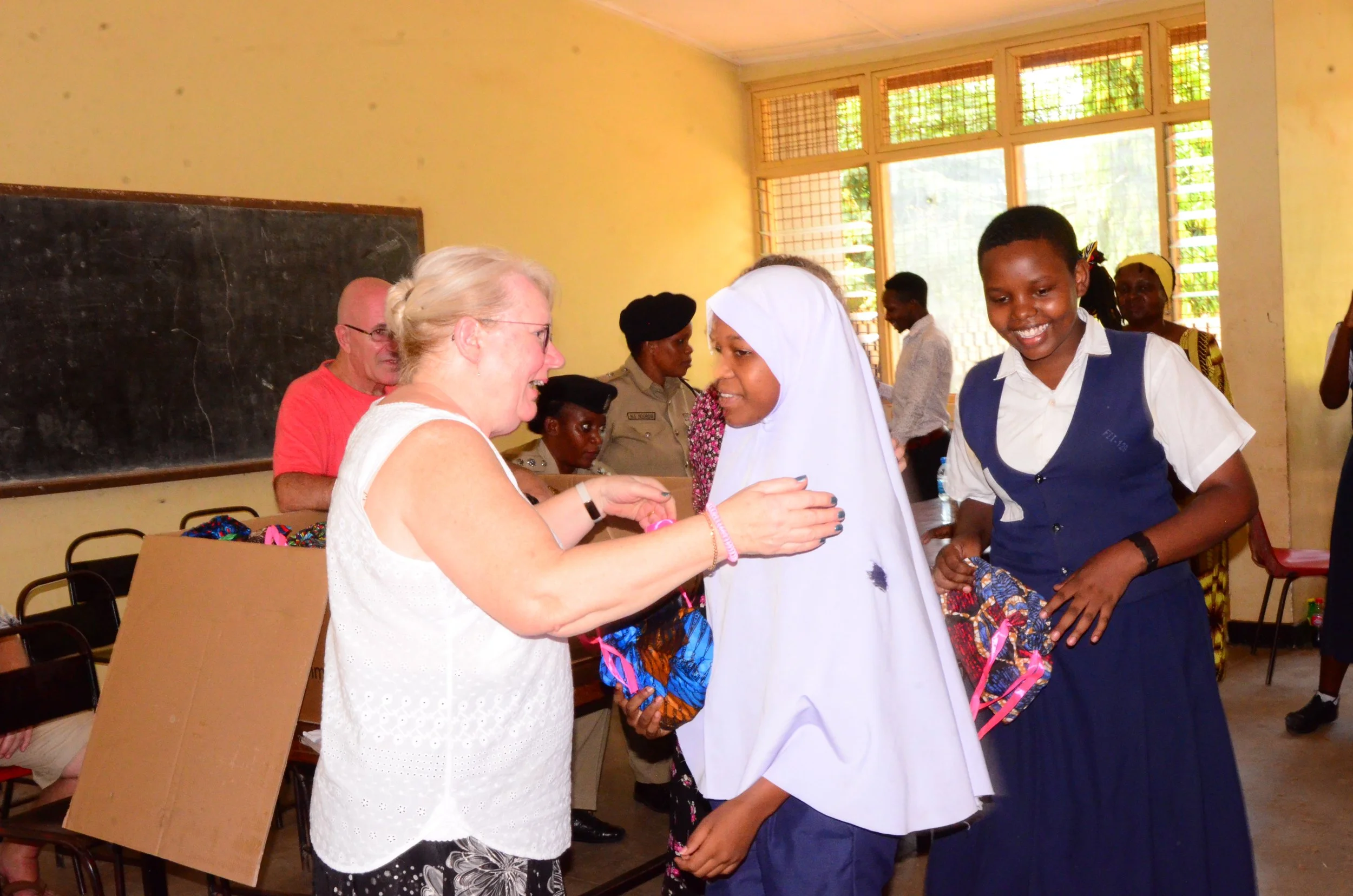 Kila Dada sanitary kit distribution at a local school