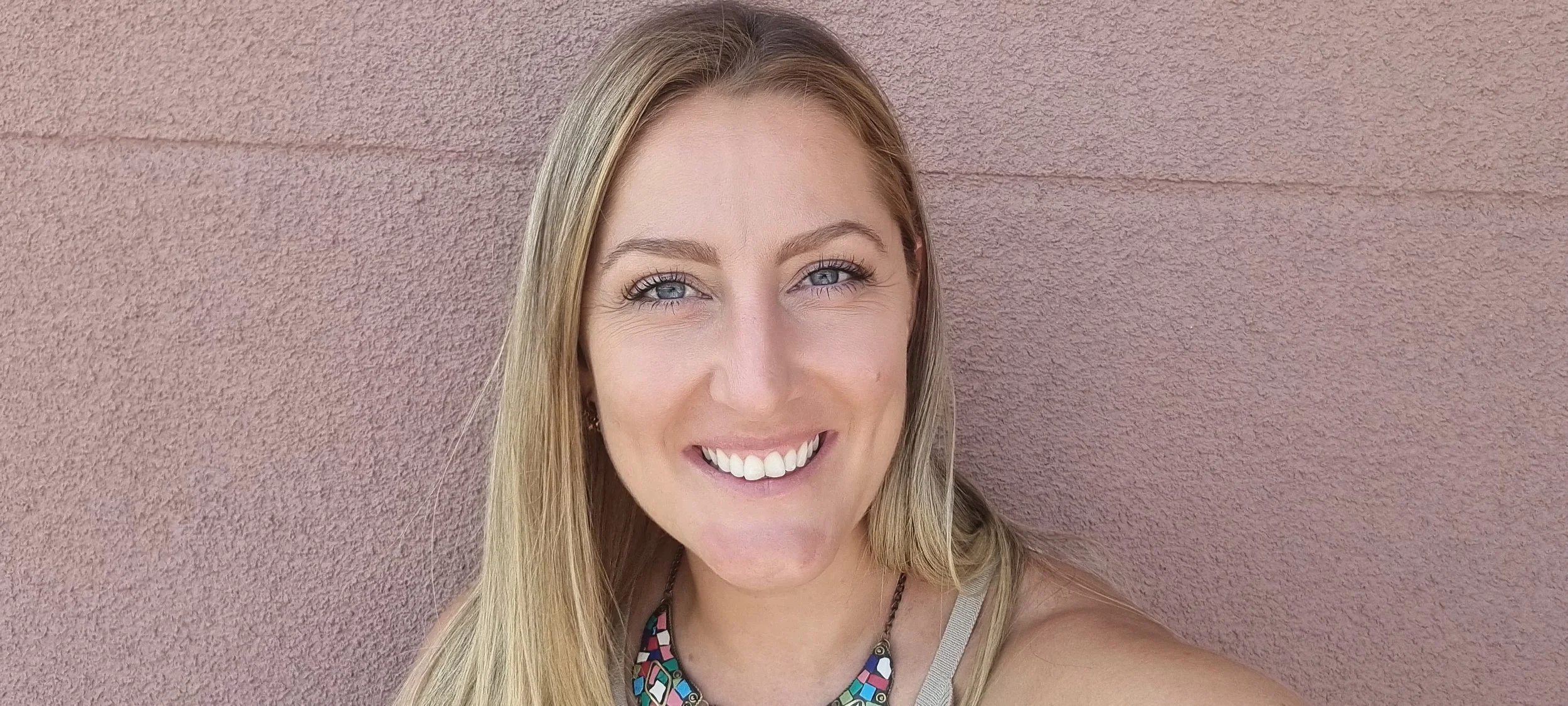 Izzy, profesora de inglés de Teach-ISM