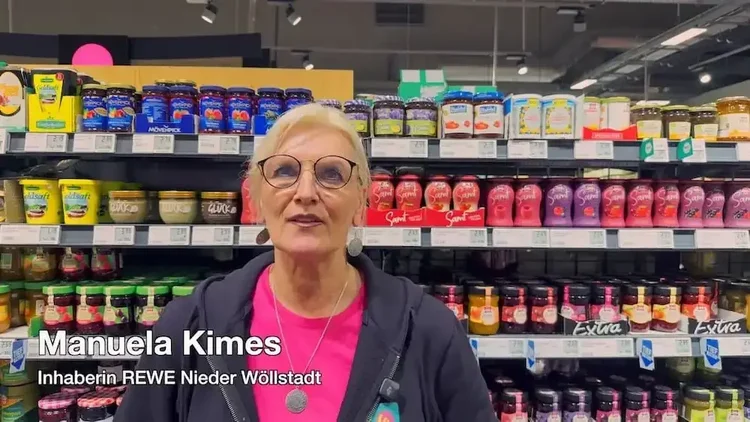 Kundenstimme von Manuela Kimes aus Wöllstadt über ihre Erfahrungen mit TechniKing bei Notebook-Einrichtung, Heimkino-Installation und technischer Unterstützung.