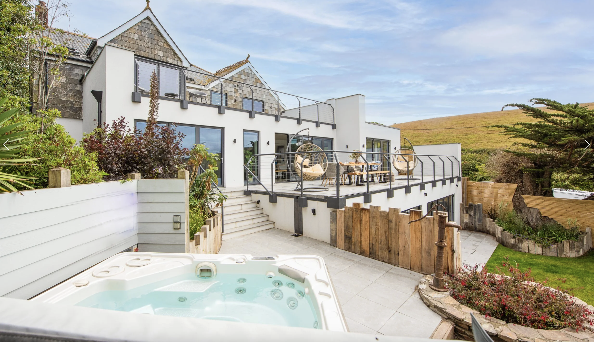 Secondary luxury villa