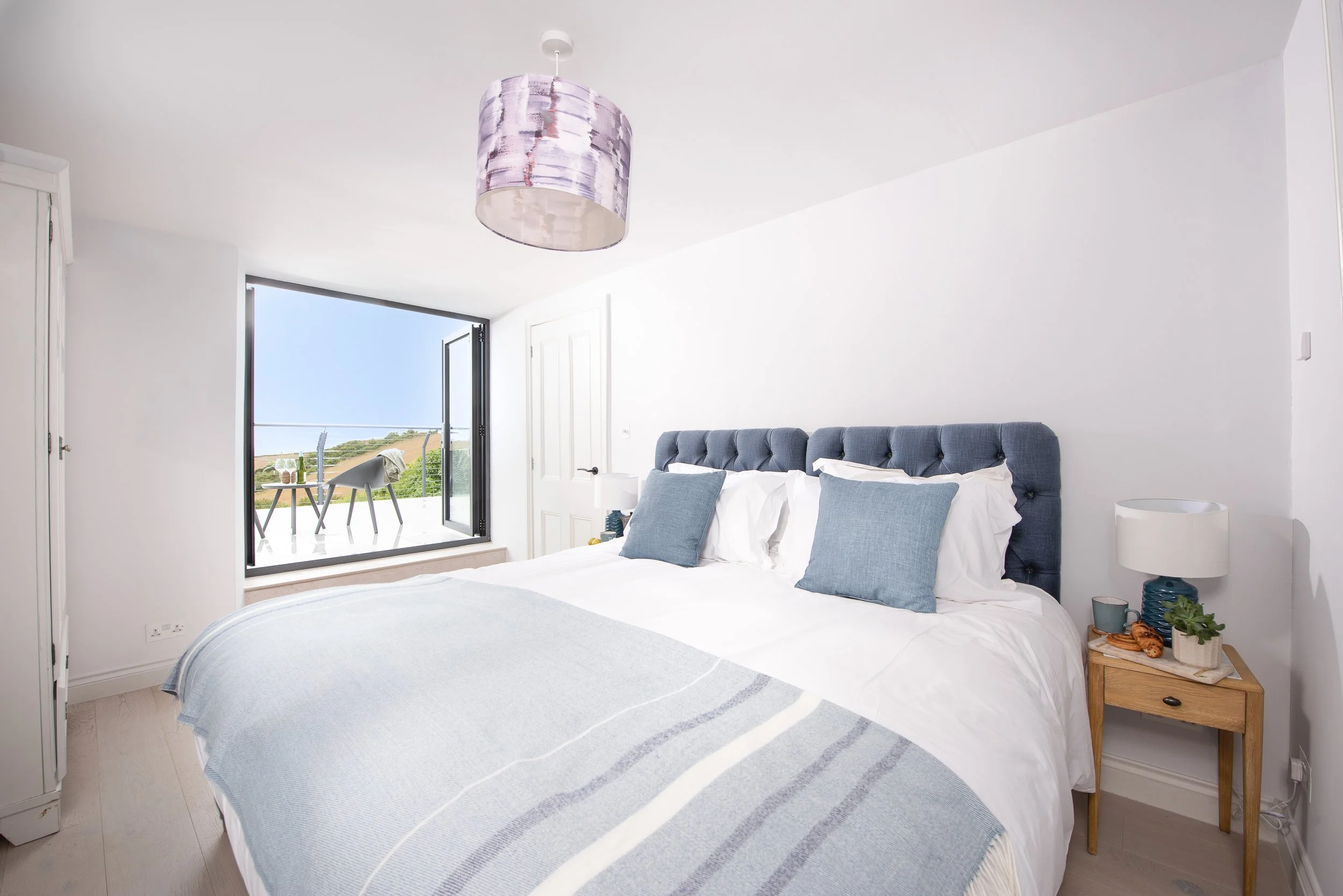 Watersend House bedroom with balcony