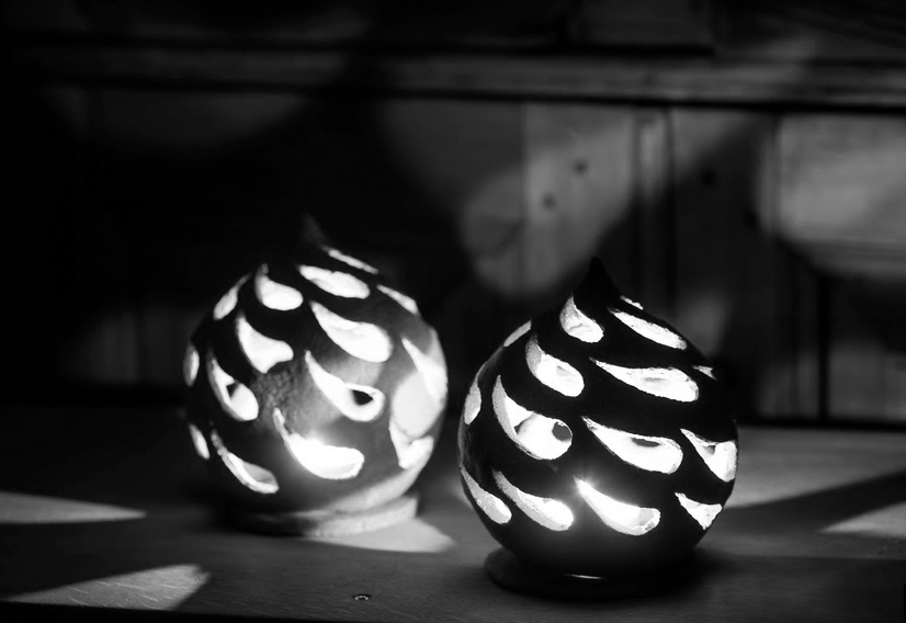 Round ceramic lanterns