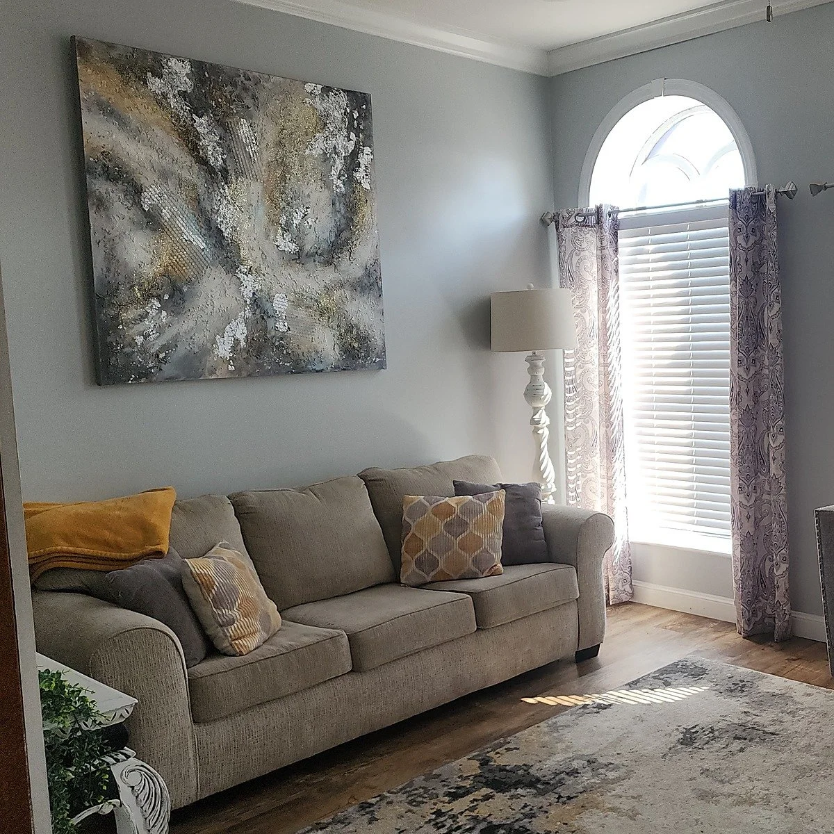 Living room at Your Boutique Hotel with a pull-out sleeper sofa