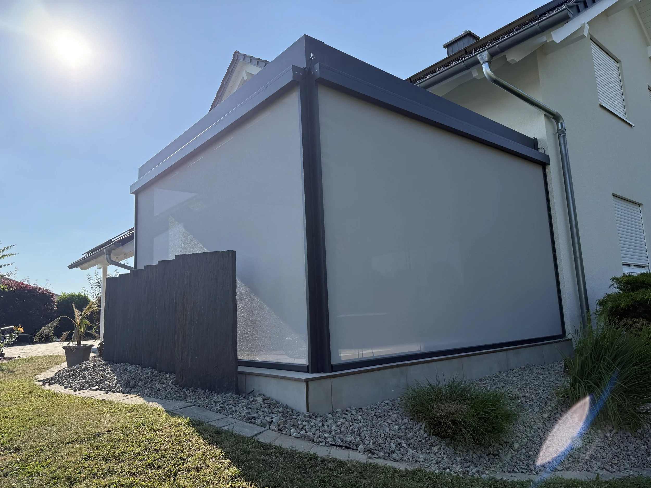 Weitere kubische Terrassenüberdachung von KASTONIA
