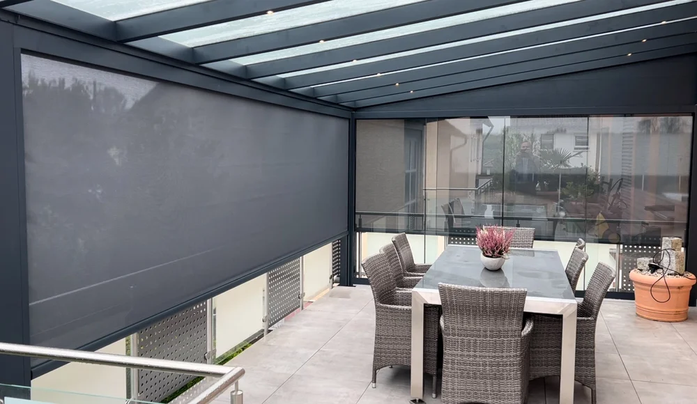 Glasdach mit ZIP-Screen als Sonnen- und Windschutz von Kastonia