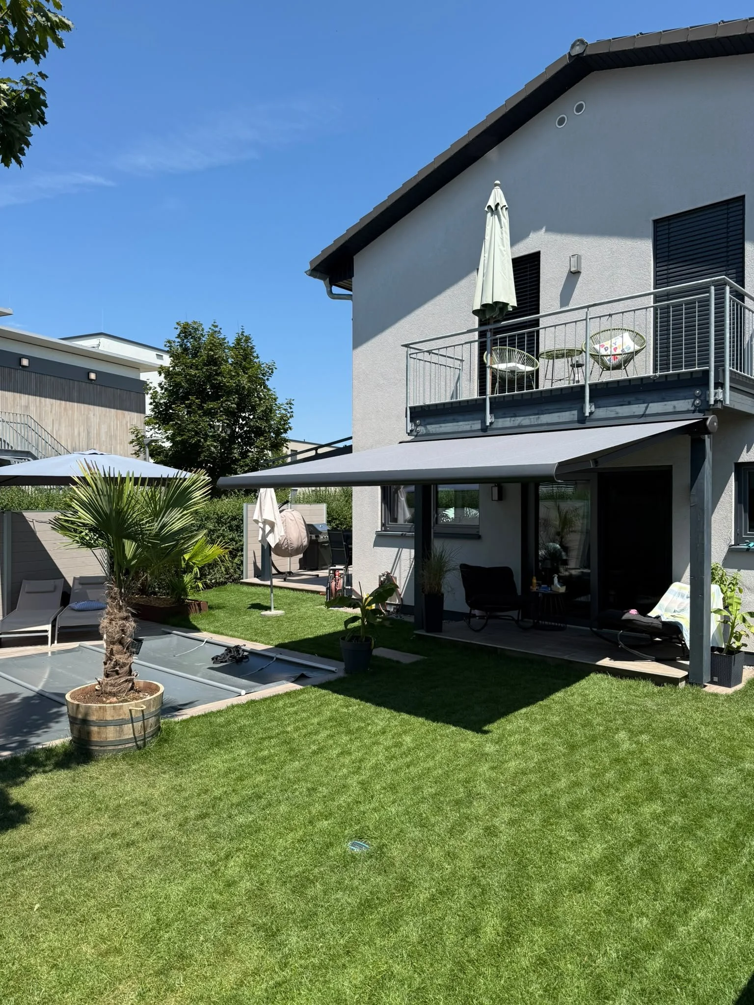 Gelenkarmmarkise und Sonnenschutz von KASTONIA