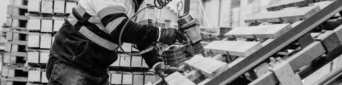 Pallet material options including wood plastic and metal