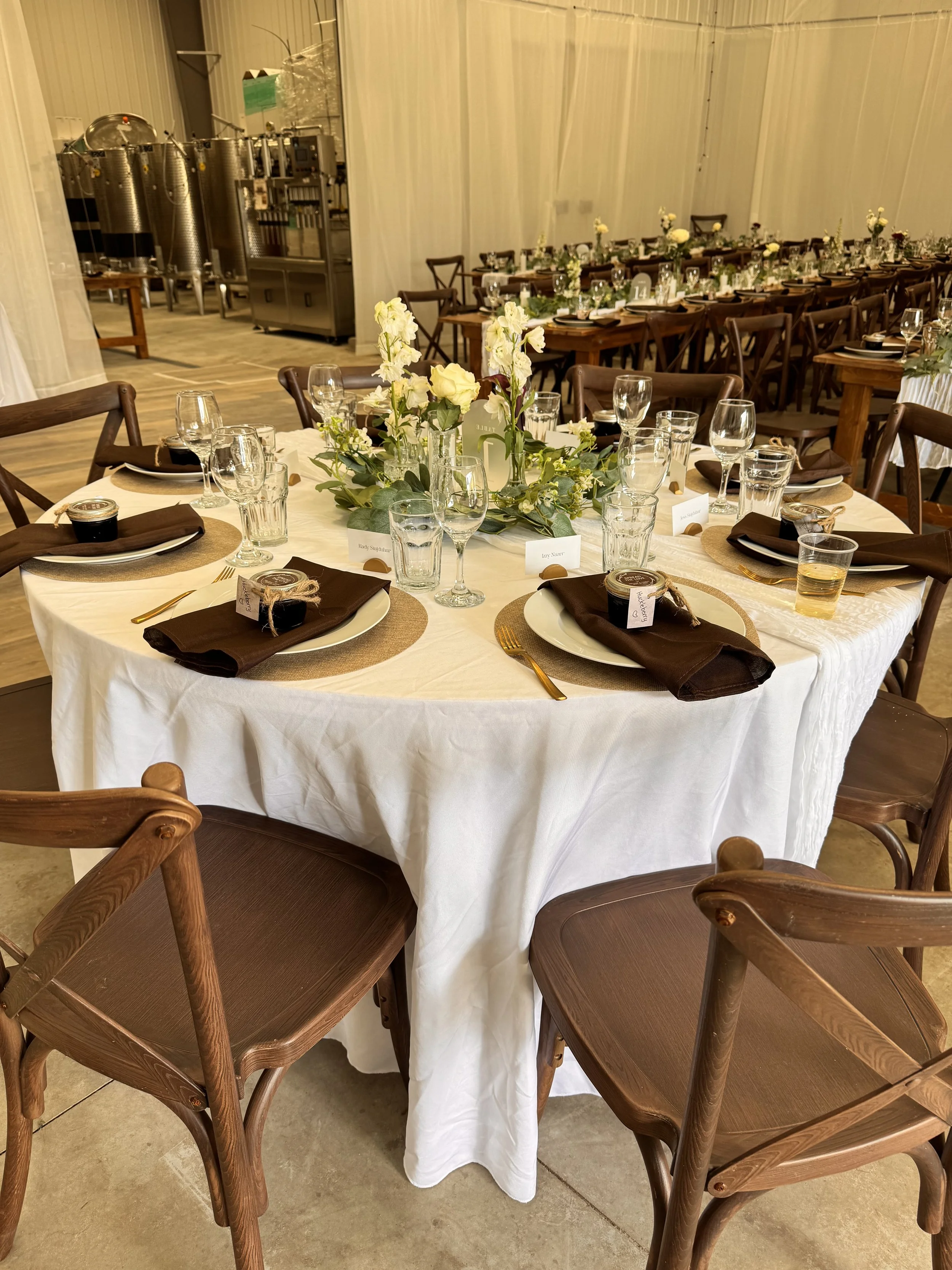 Round wedding table setting at Mountain Soul