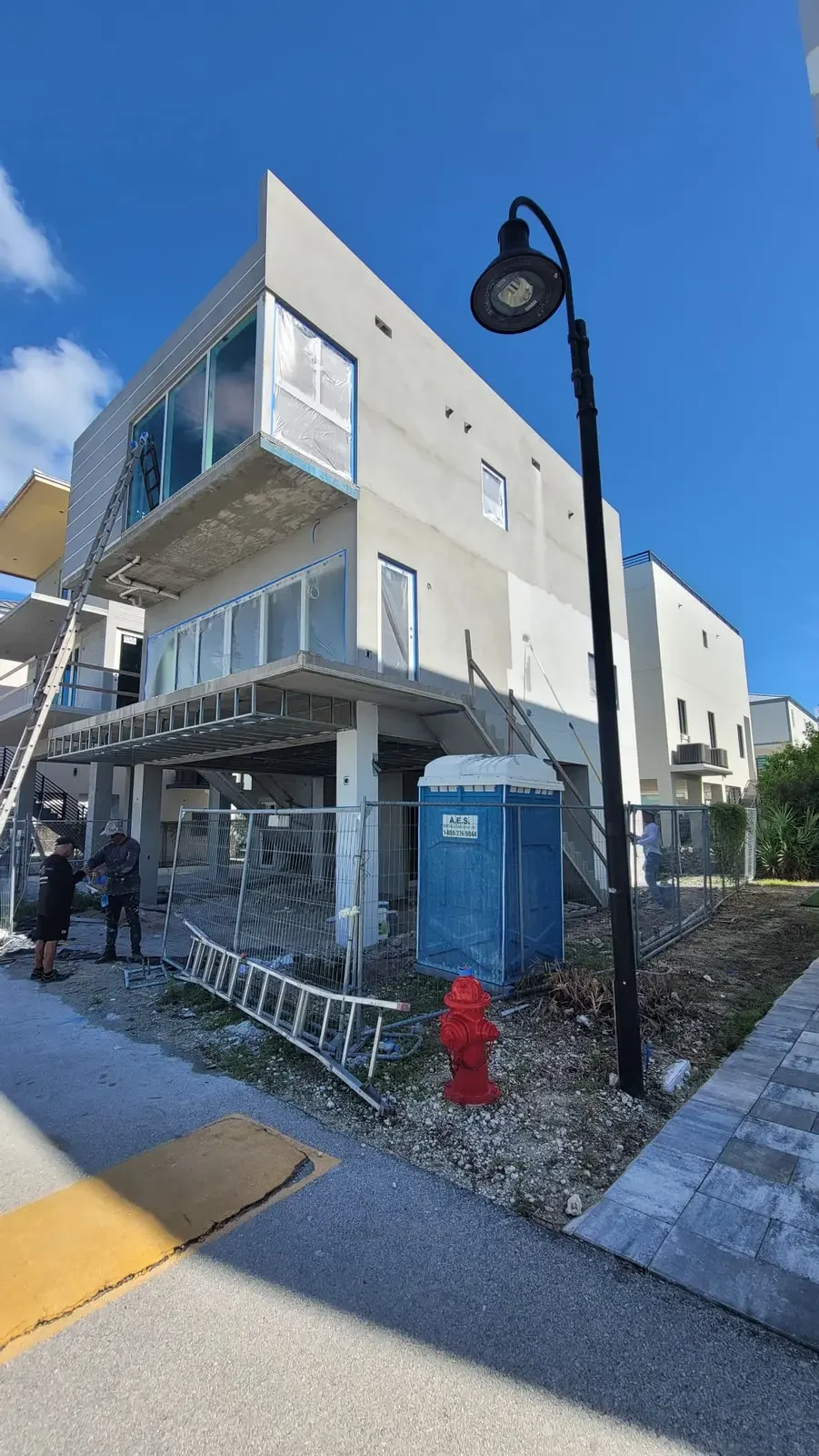 Casa moderna de Miami antes de la pintura exterior