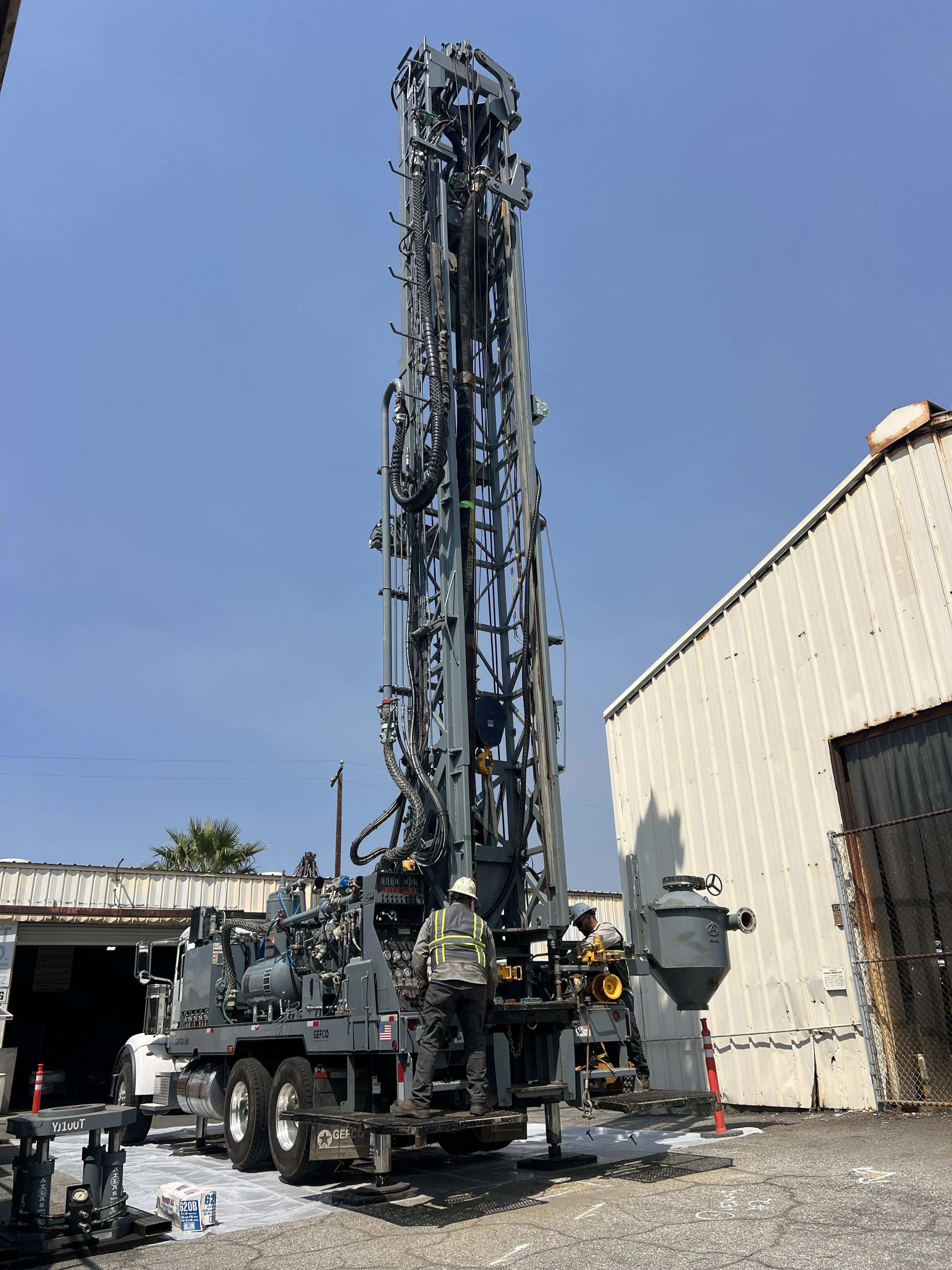 Mud Drilling rig preparing to perform mud rotary drilling