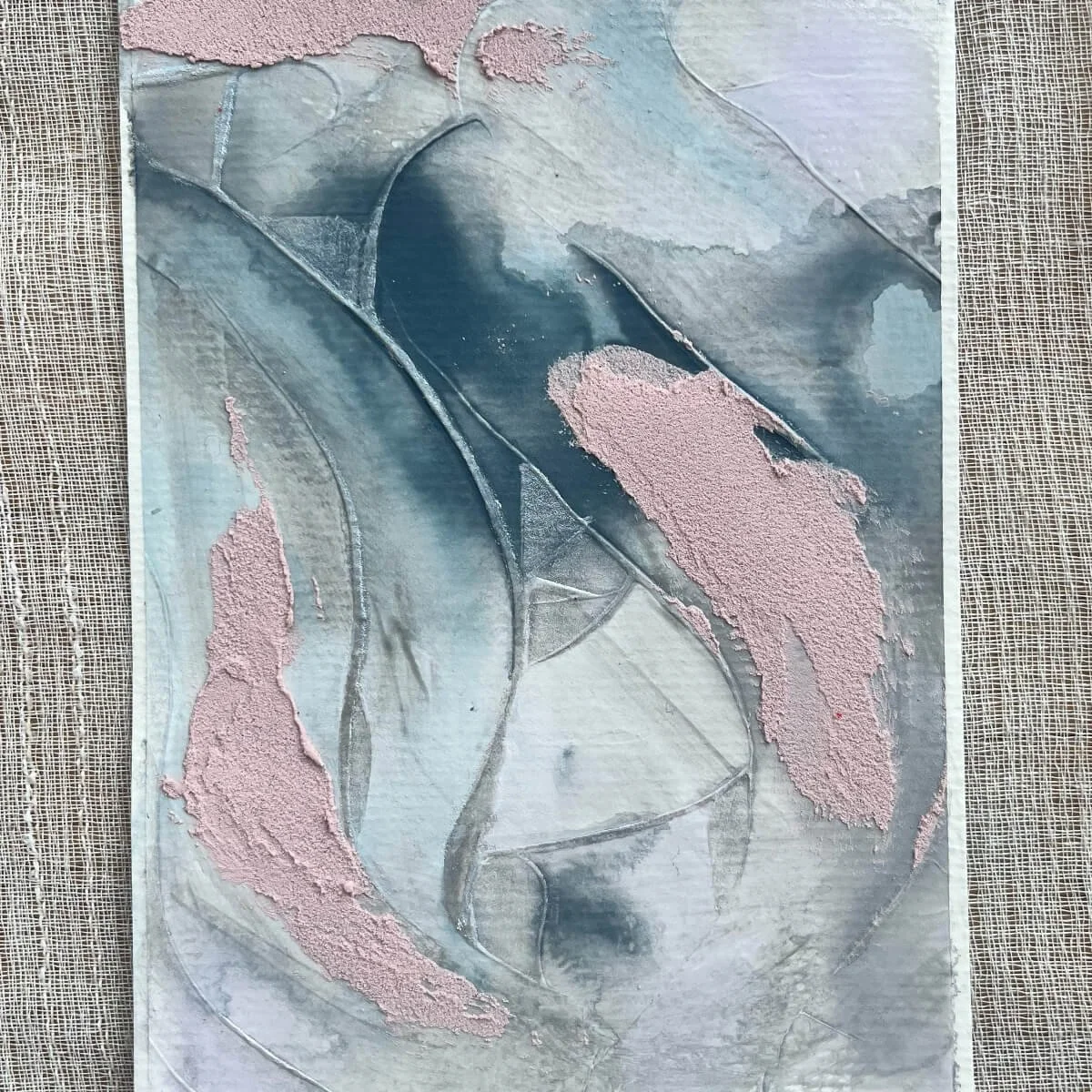 Artwork Between Breaths No. 9 – abstract art piece with watery brush movement in light rose, foggy blue and steel grey.
