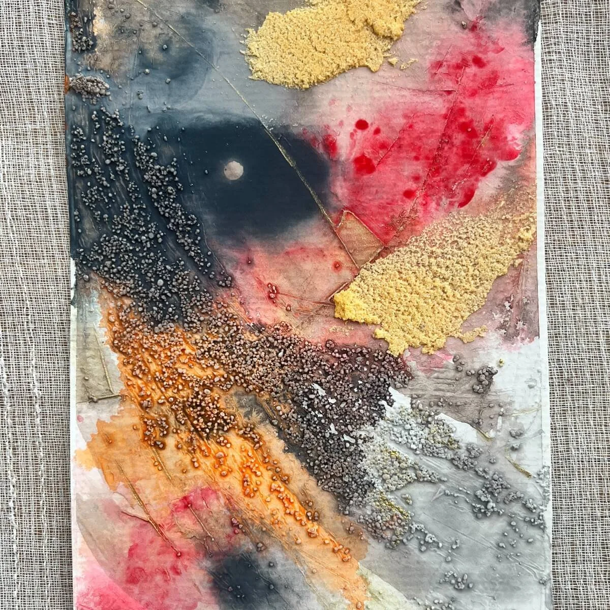 Multisensory artwork No. 3 with golden and black texture fields on a moody red-pink background – from 