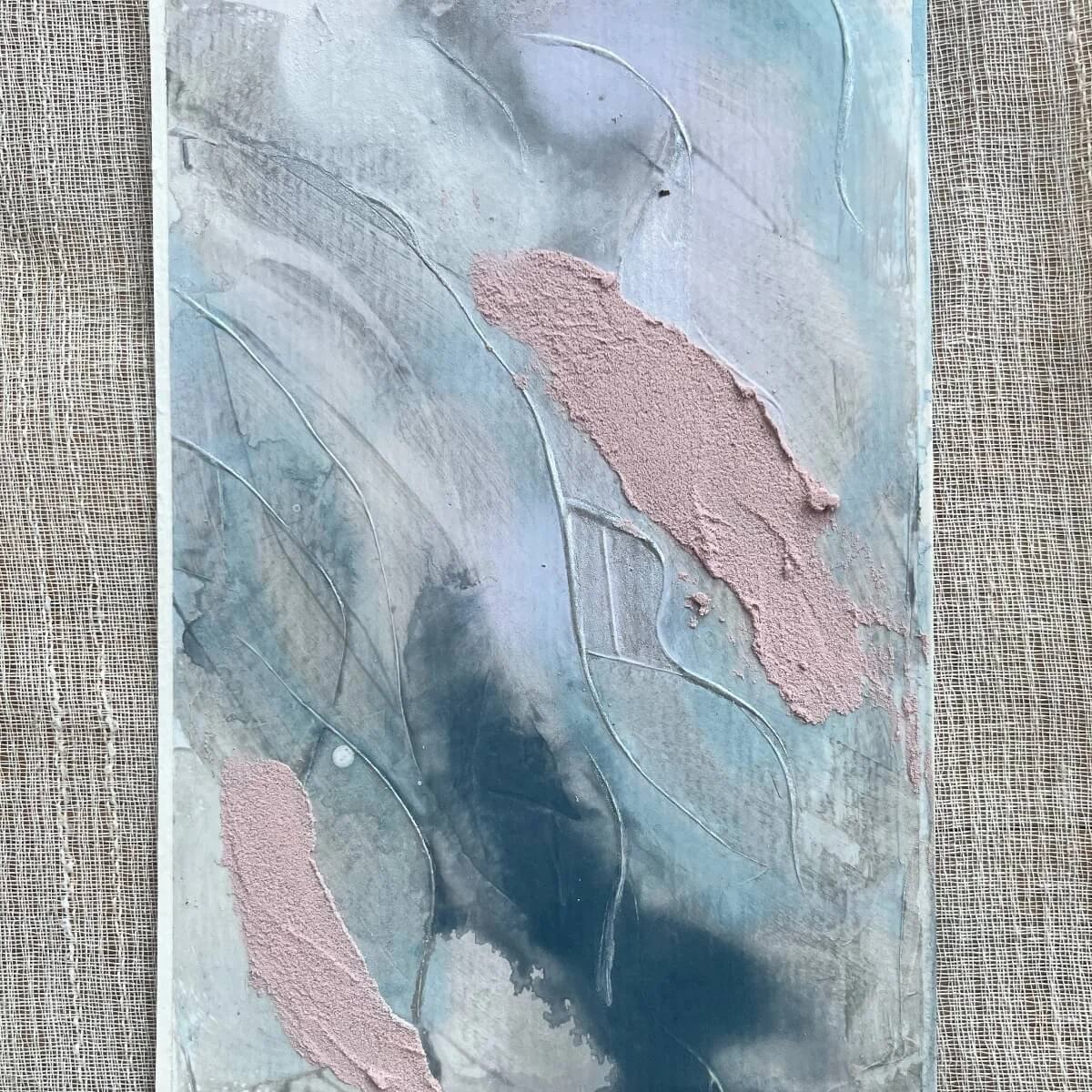 Artwork Between Breaths No. 2 – flowing layers in icy blue, lavender haze, and pale blush. A visual metaphor for inner stillness and serenity.