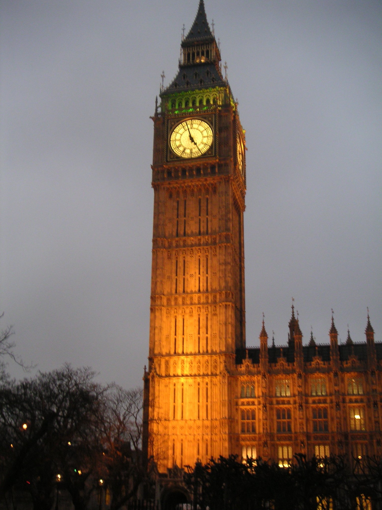 Big Ben in London representing Wimbledon tennis travel