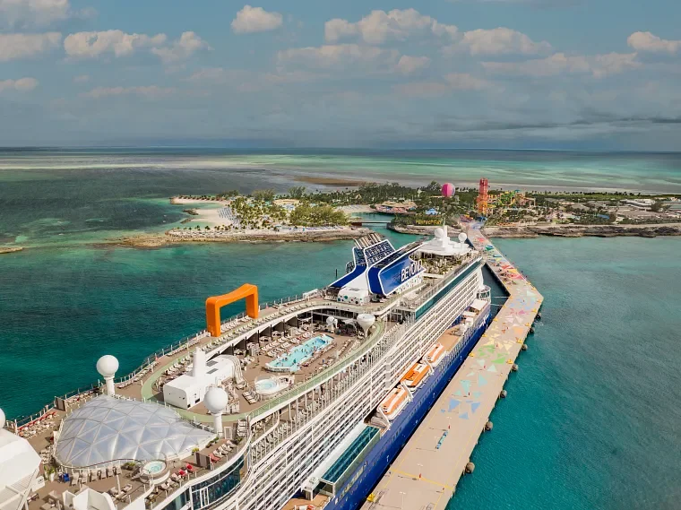 Cruise ship near turquoise water in the Bahamas