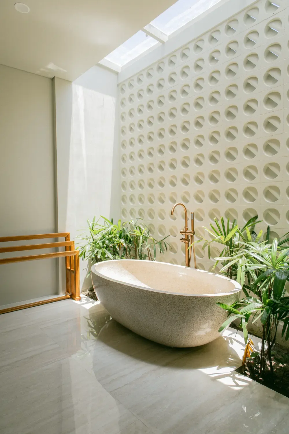 Family Suite — Freestanding Bath