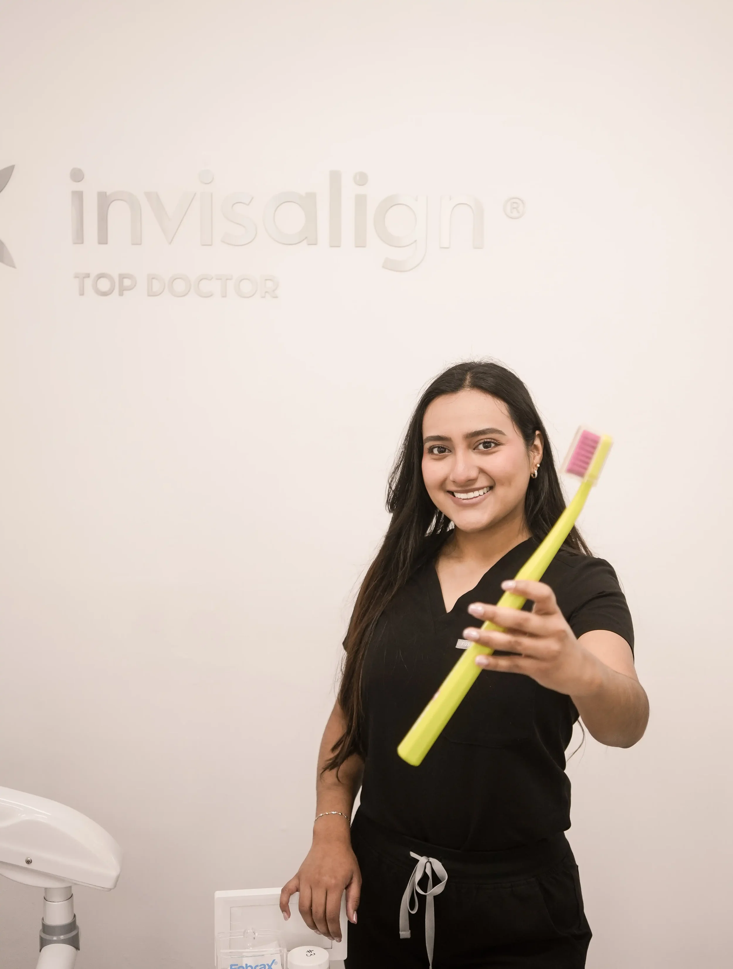 Alejandra Puente - Dentista General en Ortodontik
