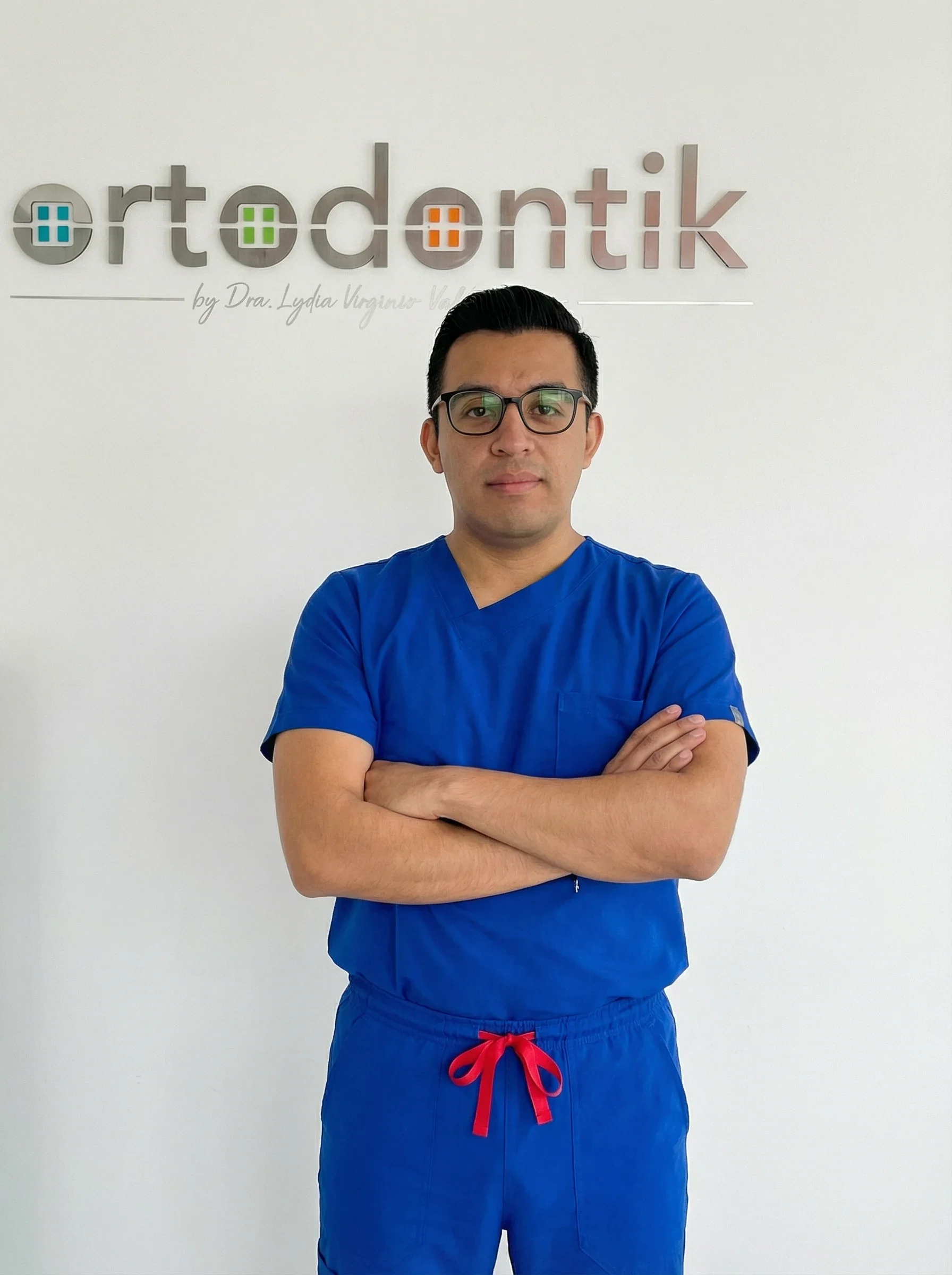 Dr. José Urián Llanas - Endodoncista en Ortodontik
