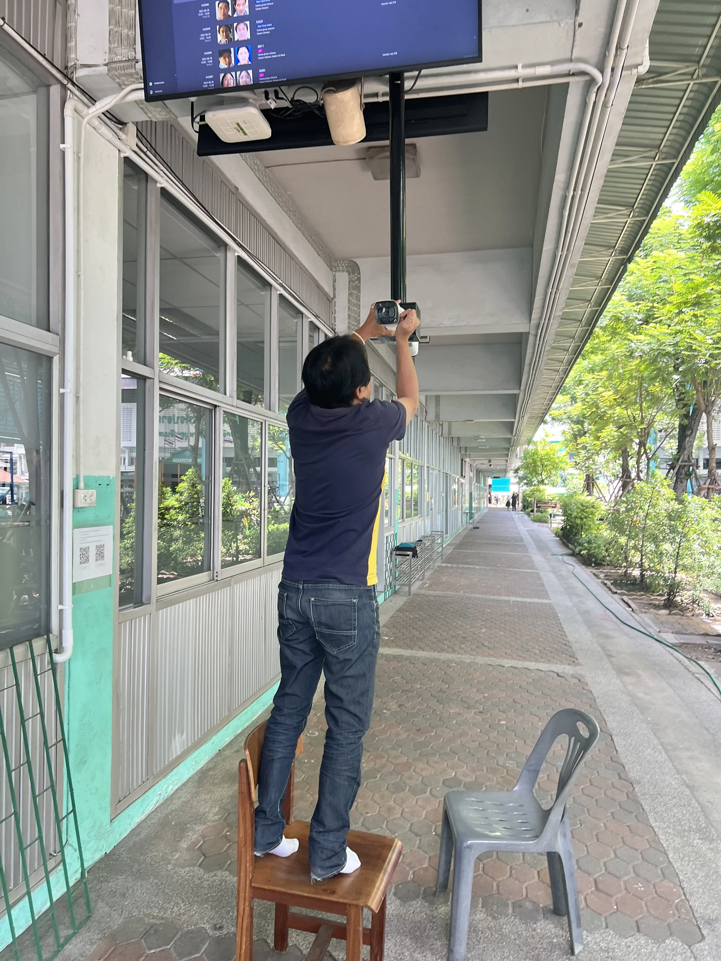 Face Recognition Testing จอภาพแสดงข้อความและผลสแกนใบหน้าขณะทดสอบระบบ