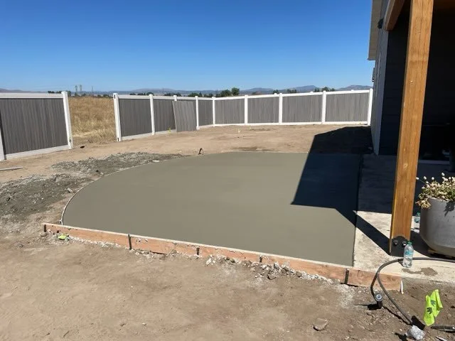 Curved concrete patio