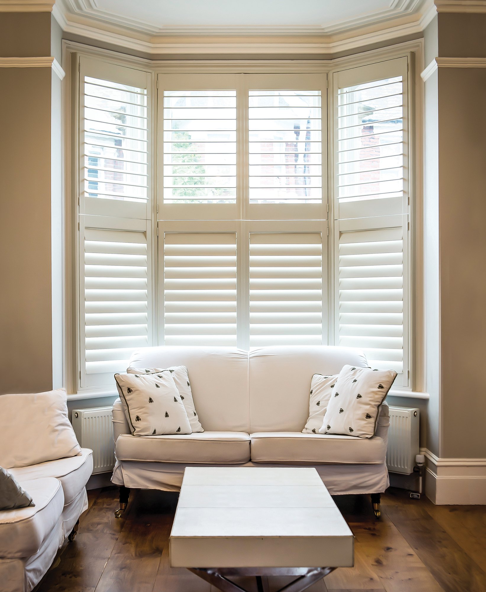 Bay window shutters