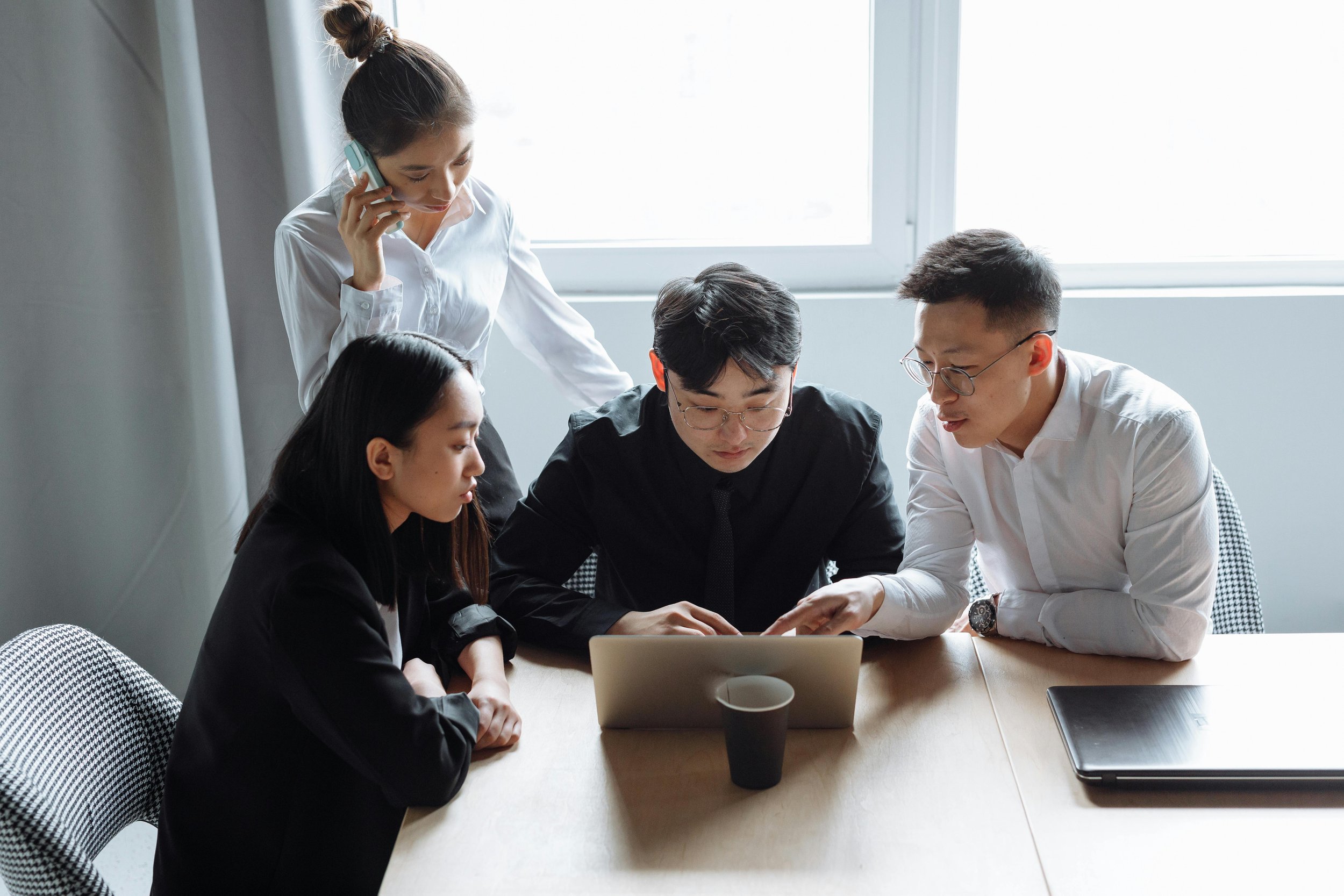 Team orchestrating automated data pipelines