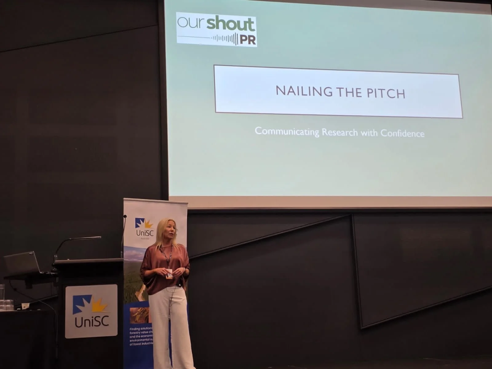 Lisa presenting to USC research students