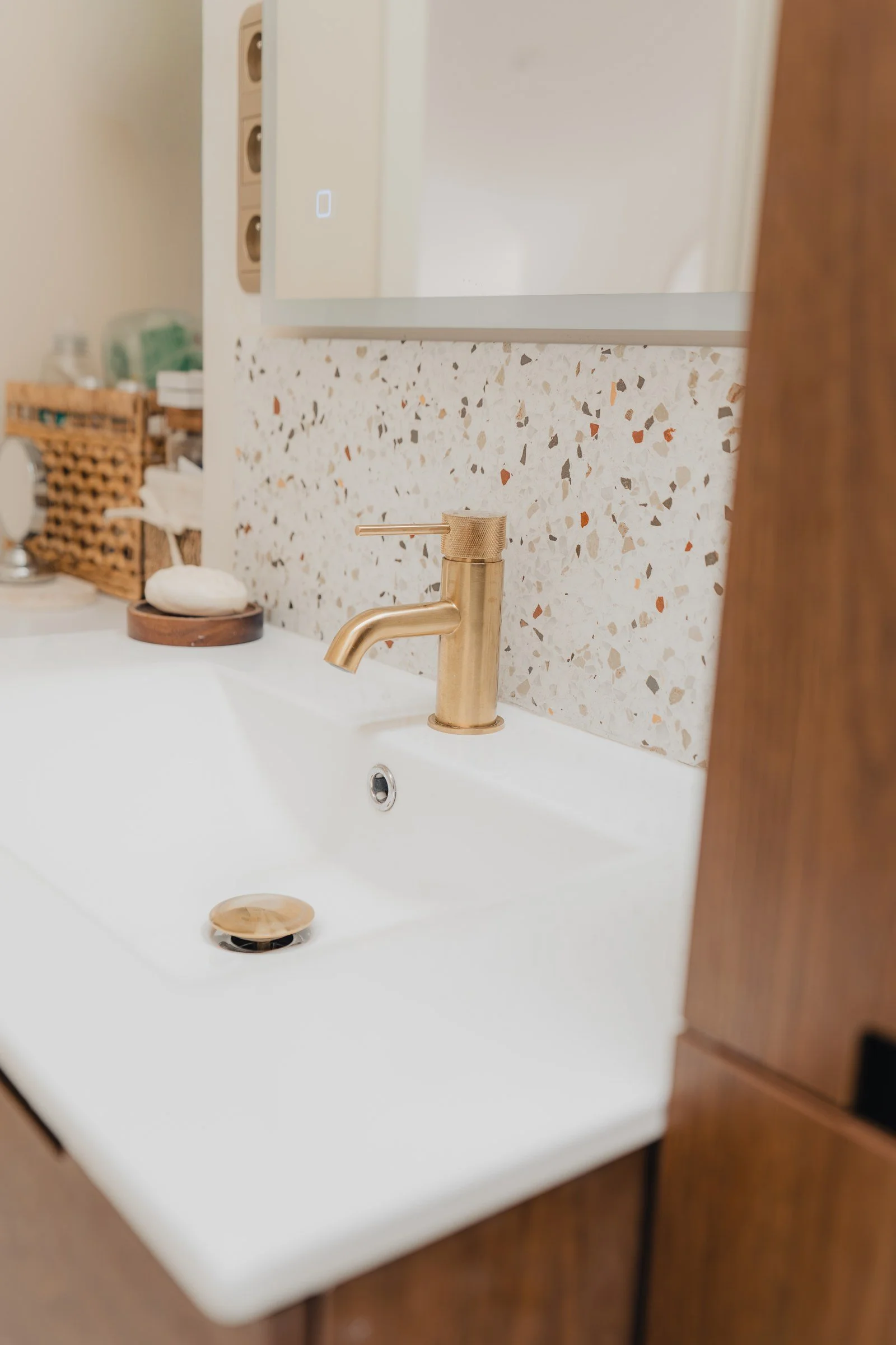 Bayard, vasque, terrazzo et robinetterie