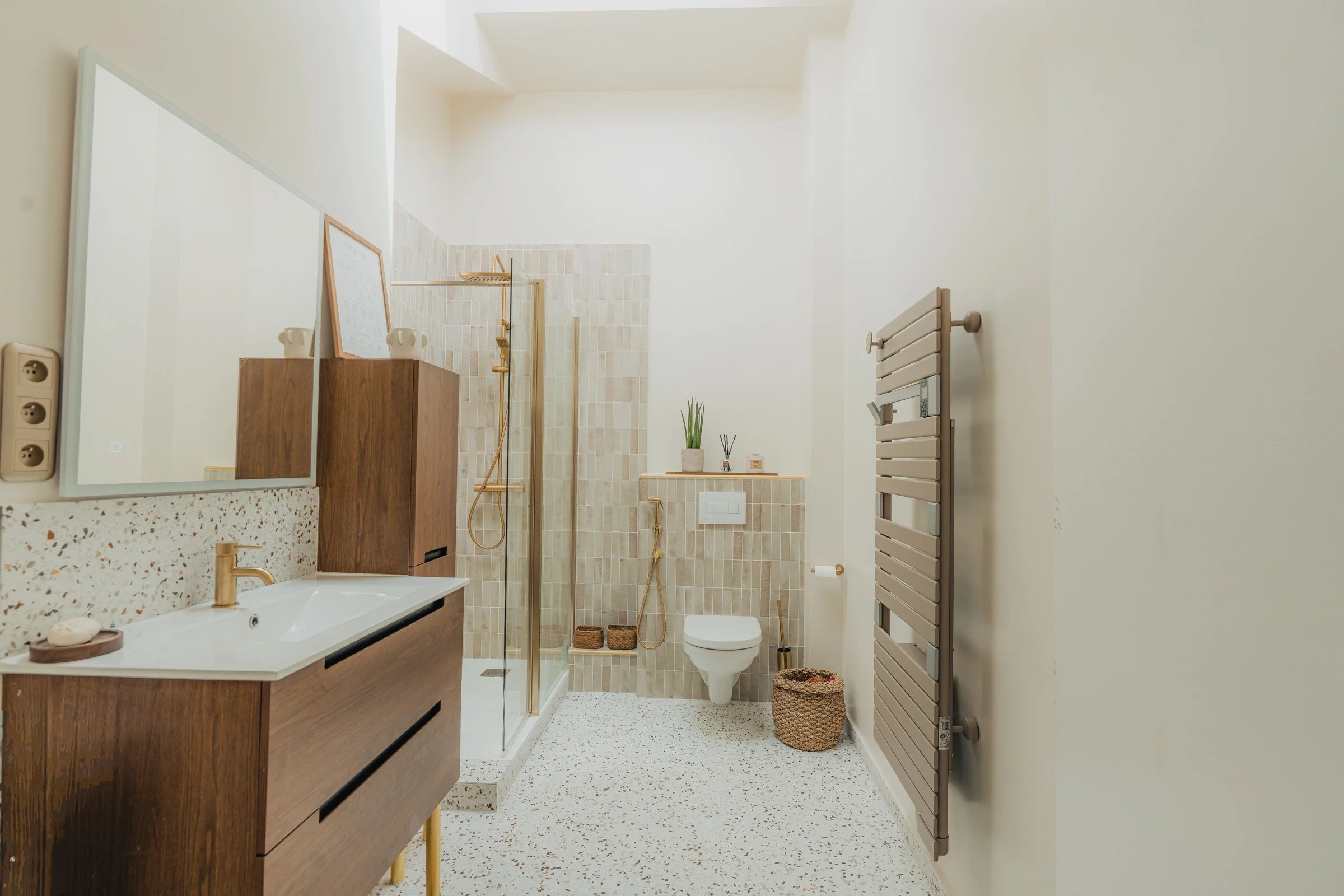 Bayard, salle de bains en bois et pierre