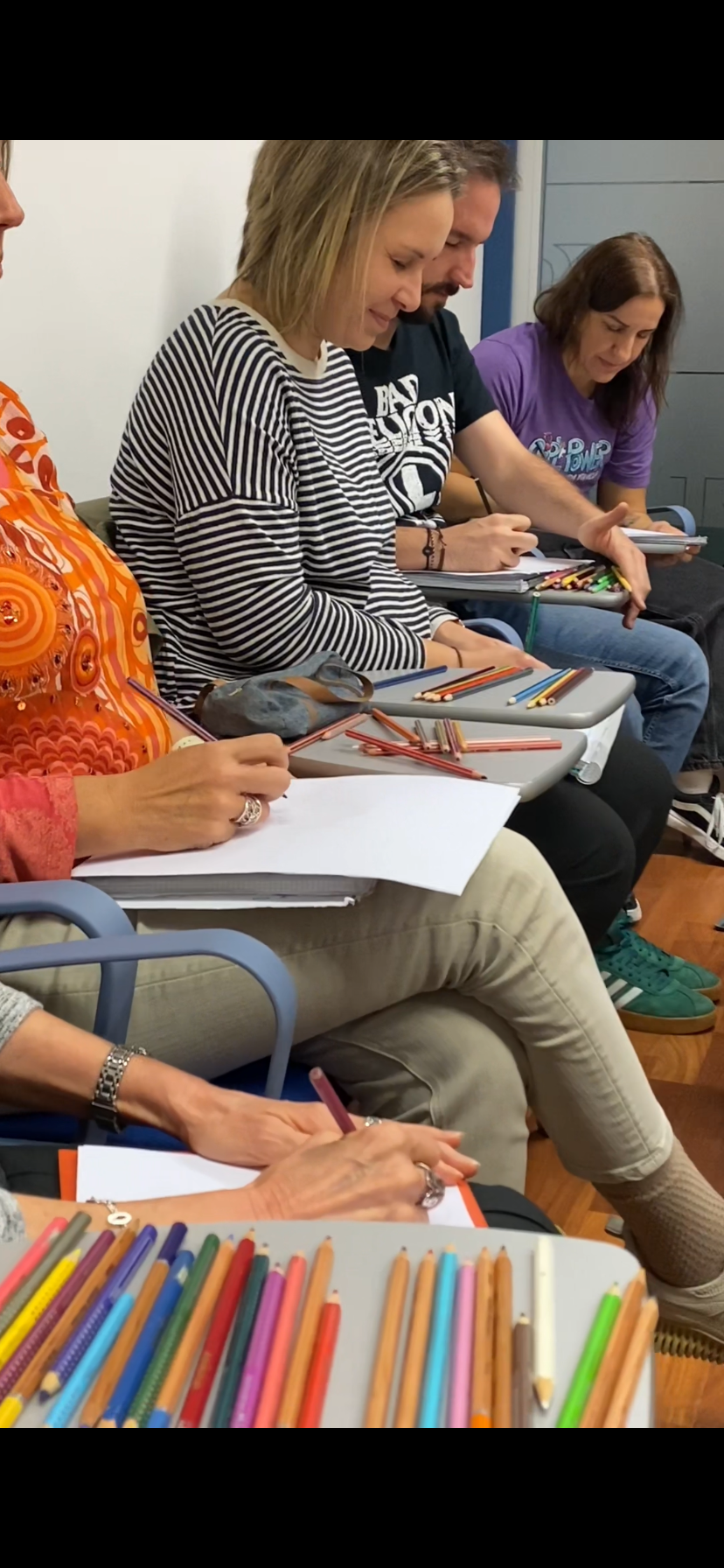 Alumnas trabajando en clase