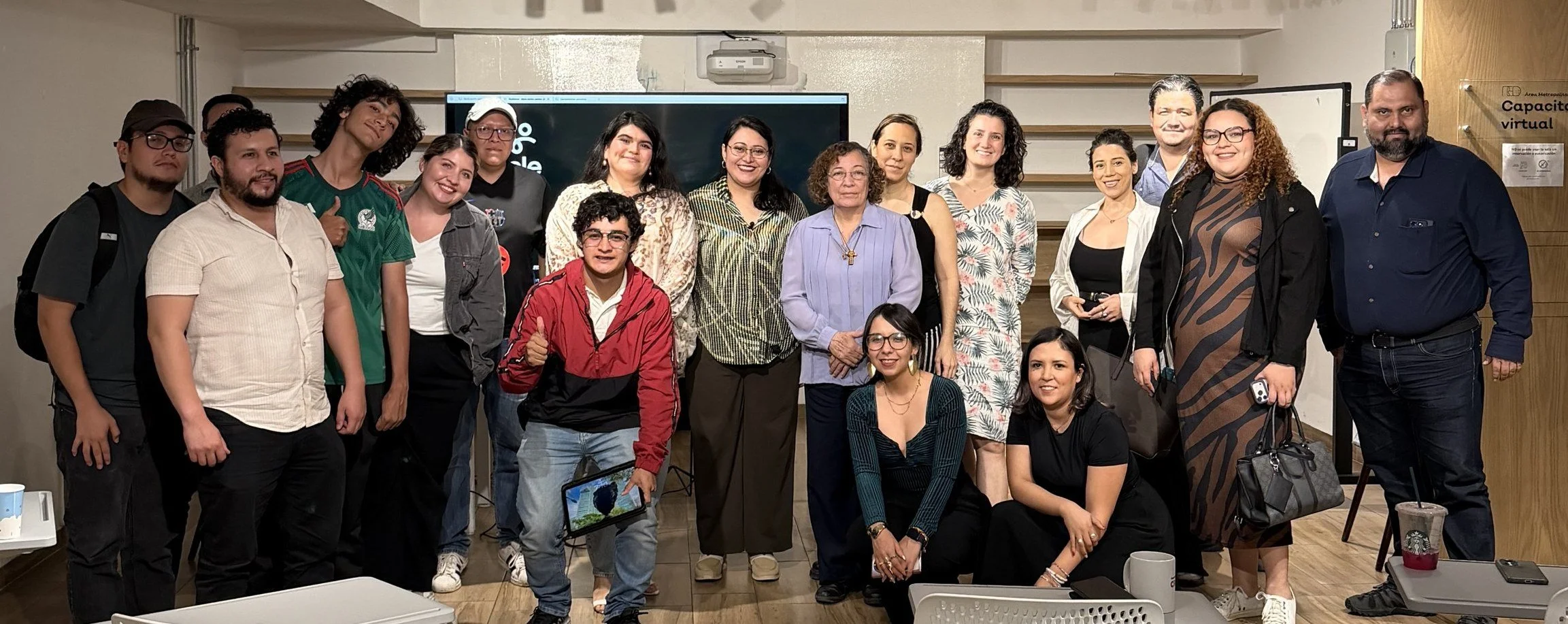 Grupo de una capacitación en vivo de bucle®, patrocinada por el Gobierno de Jalisco