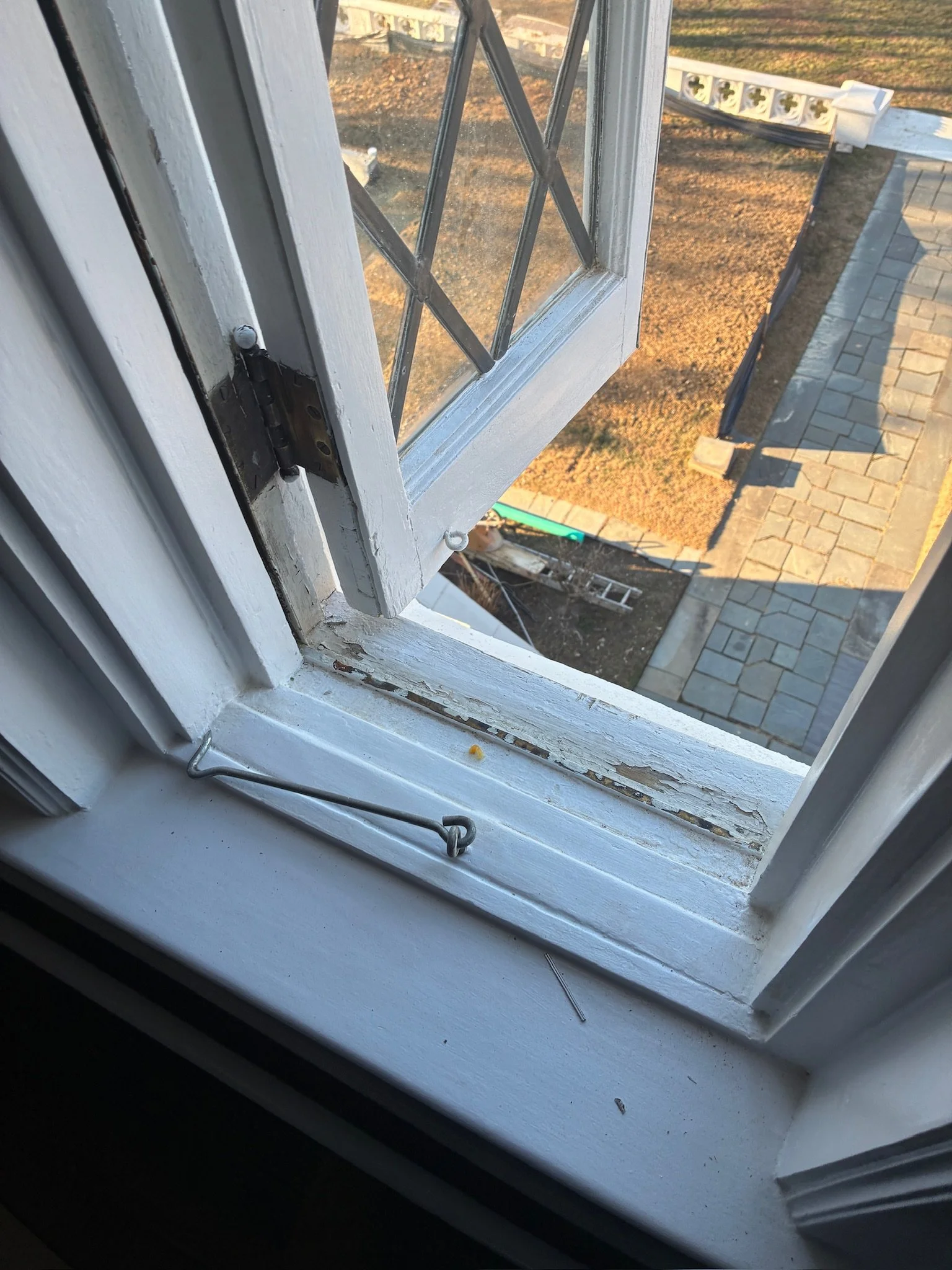 The Farmington Colonial's original windows before the Galaa replacement