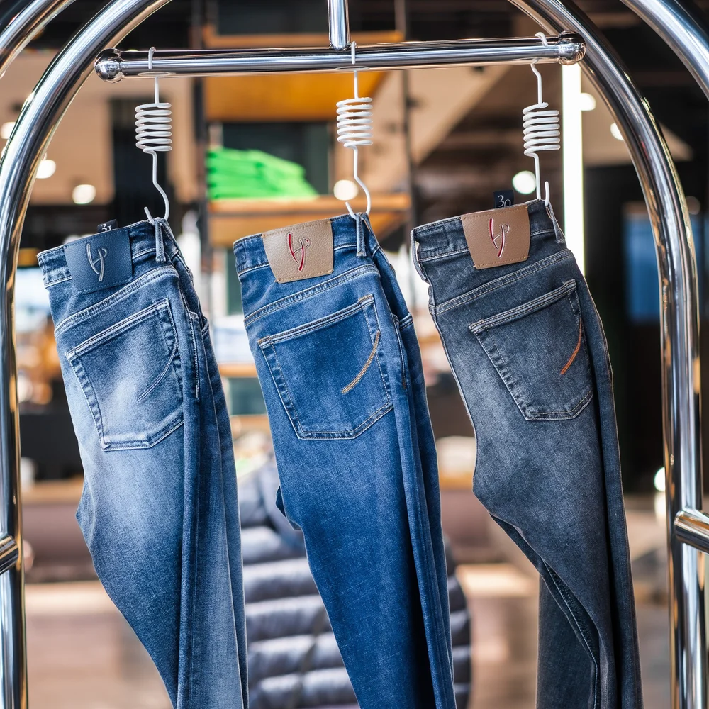 Milano Bilzen fashion beeld in winkelcontext