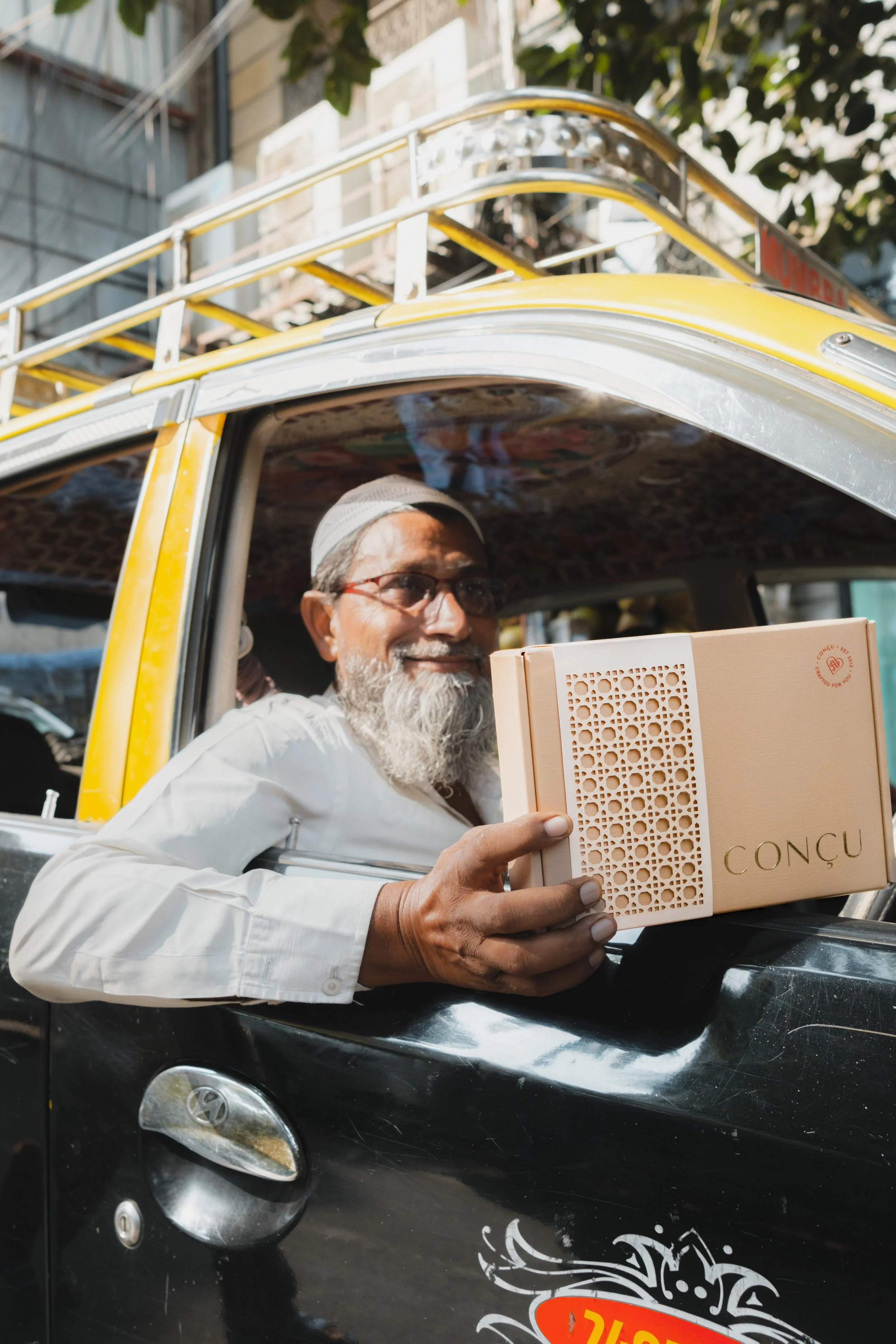 Conçu Bombay Store