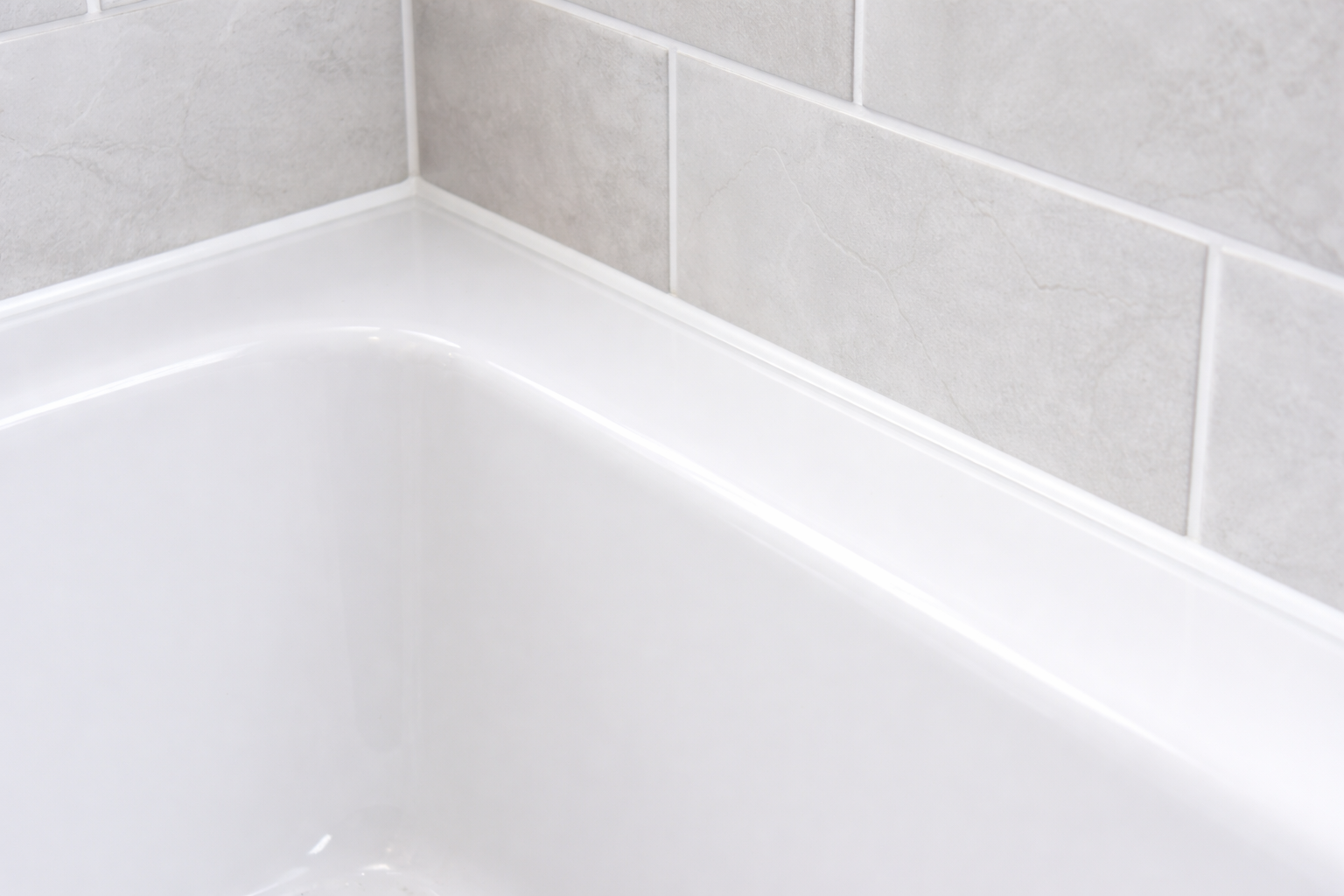 Sanitairkit rondom bad en wastafel - schimmelwerend