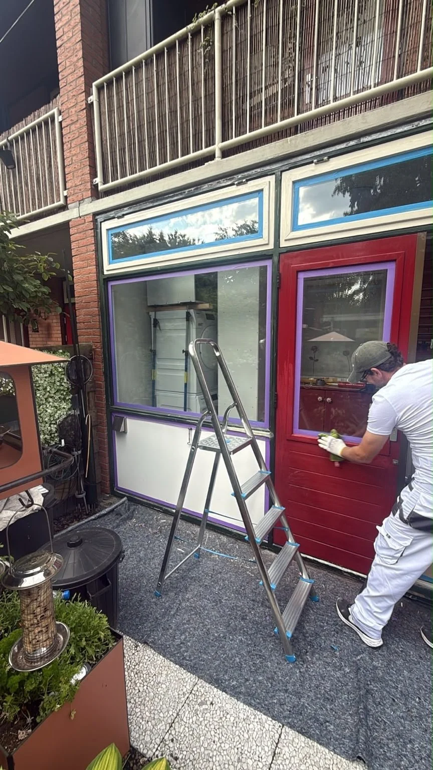 Buitenschilderwerk aan een woning met steiger in Amstelveen