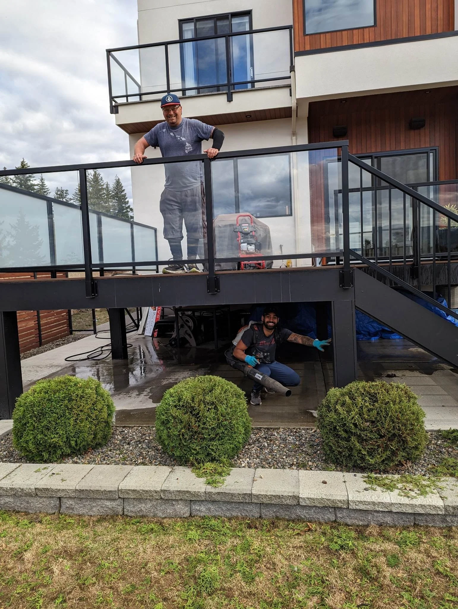 Steve Ross and crew on site