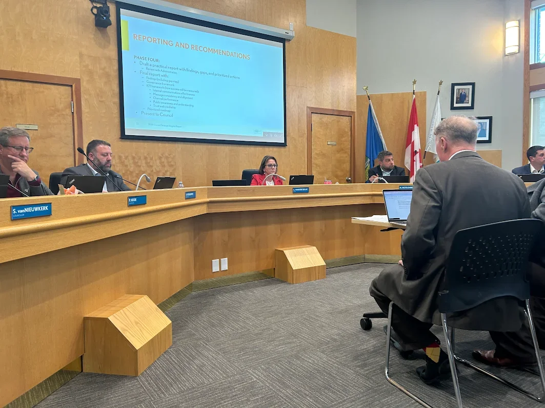 Graeme presenting at a Beaumont council meeting